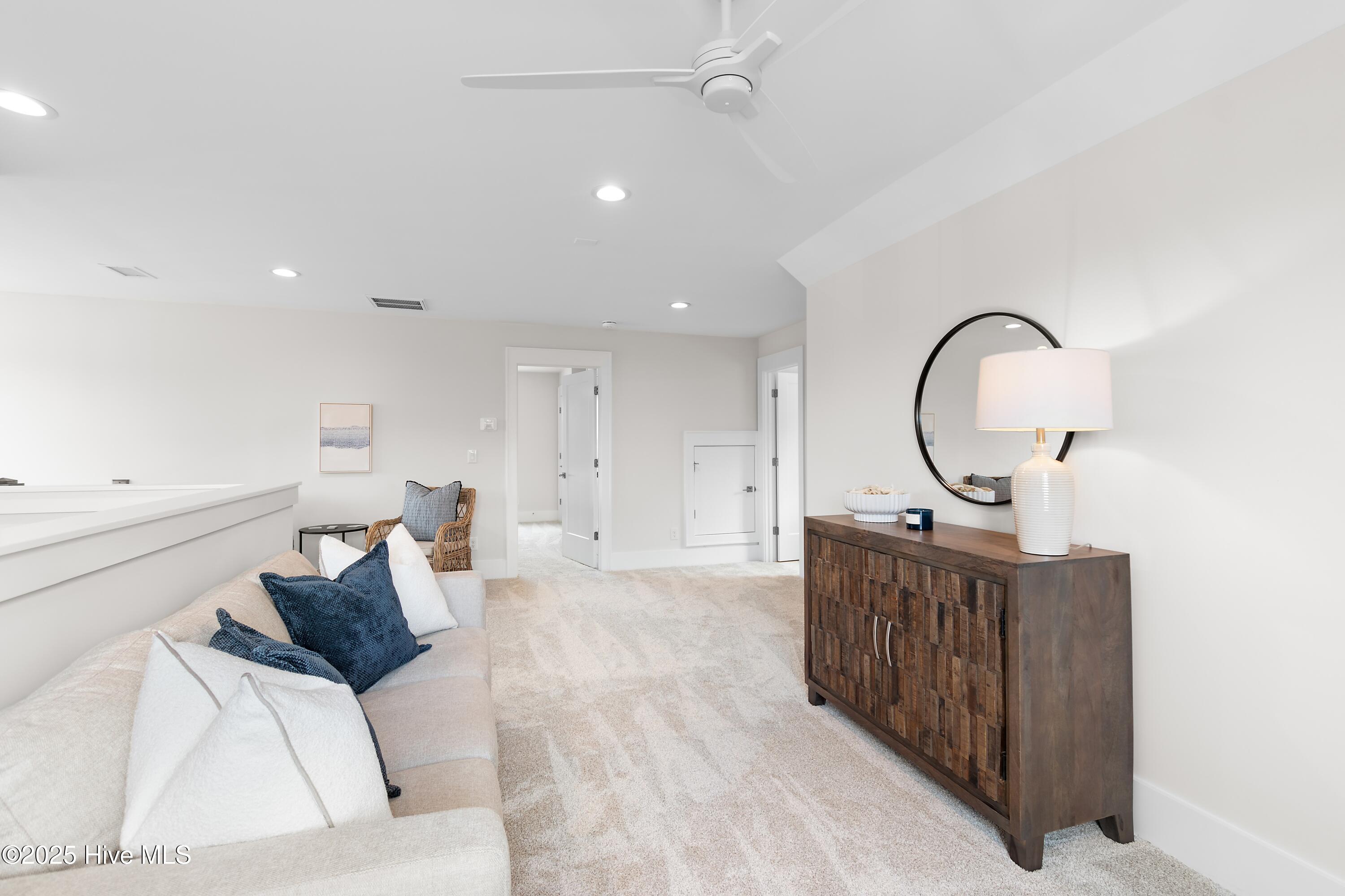 100492285 | Photo 35