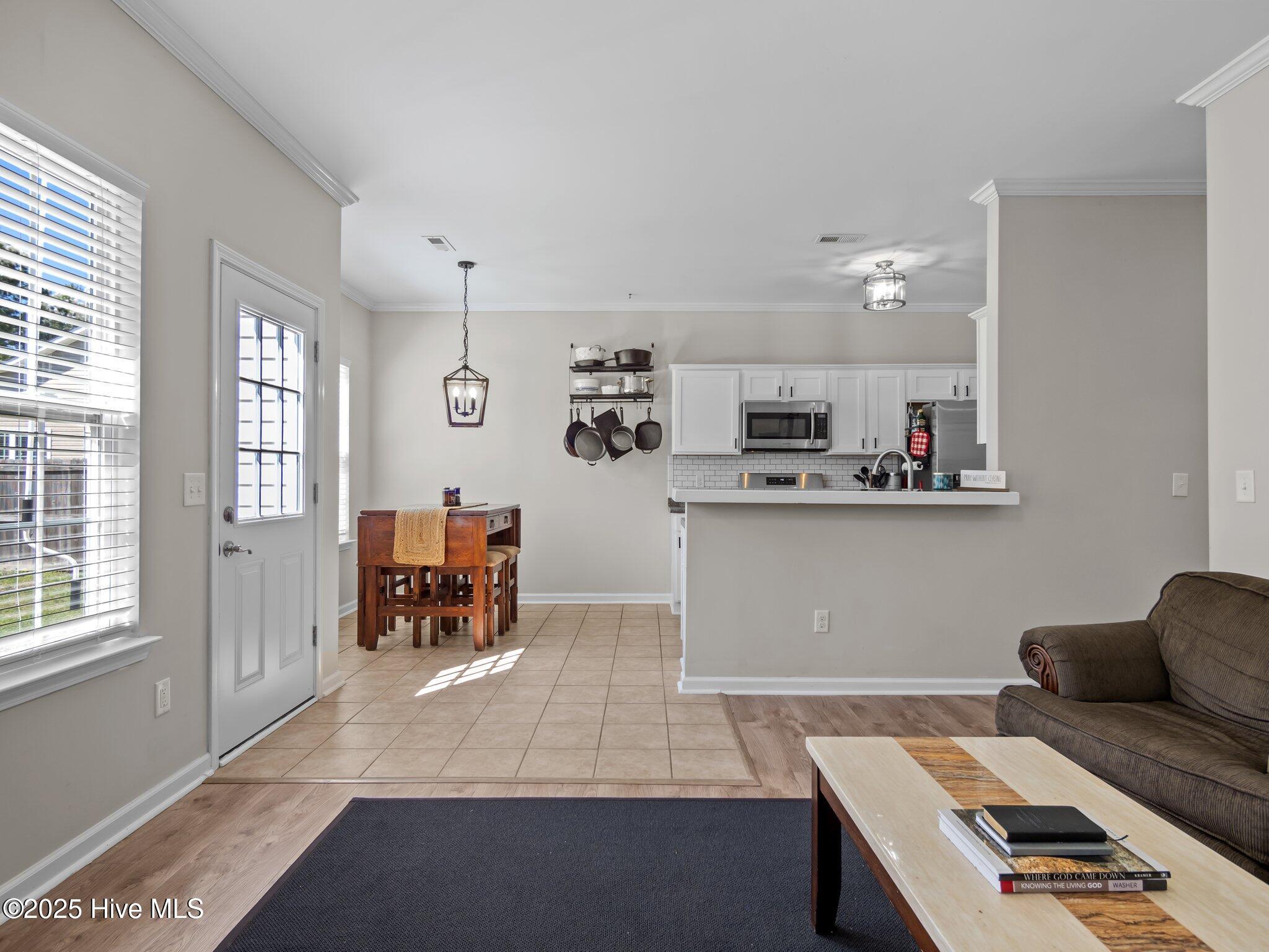 100561630 | Photo 18