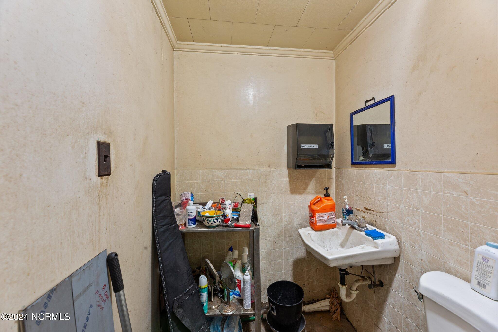 1054 E Main Street, Washington, NC, 27889