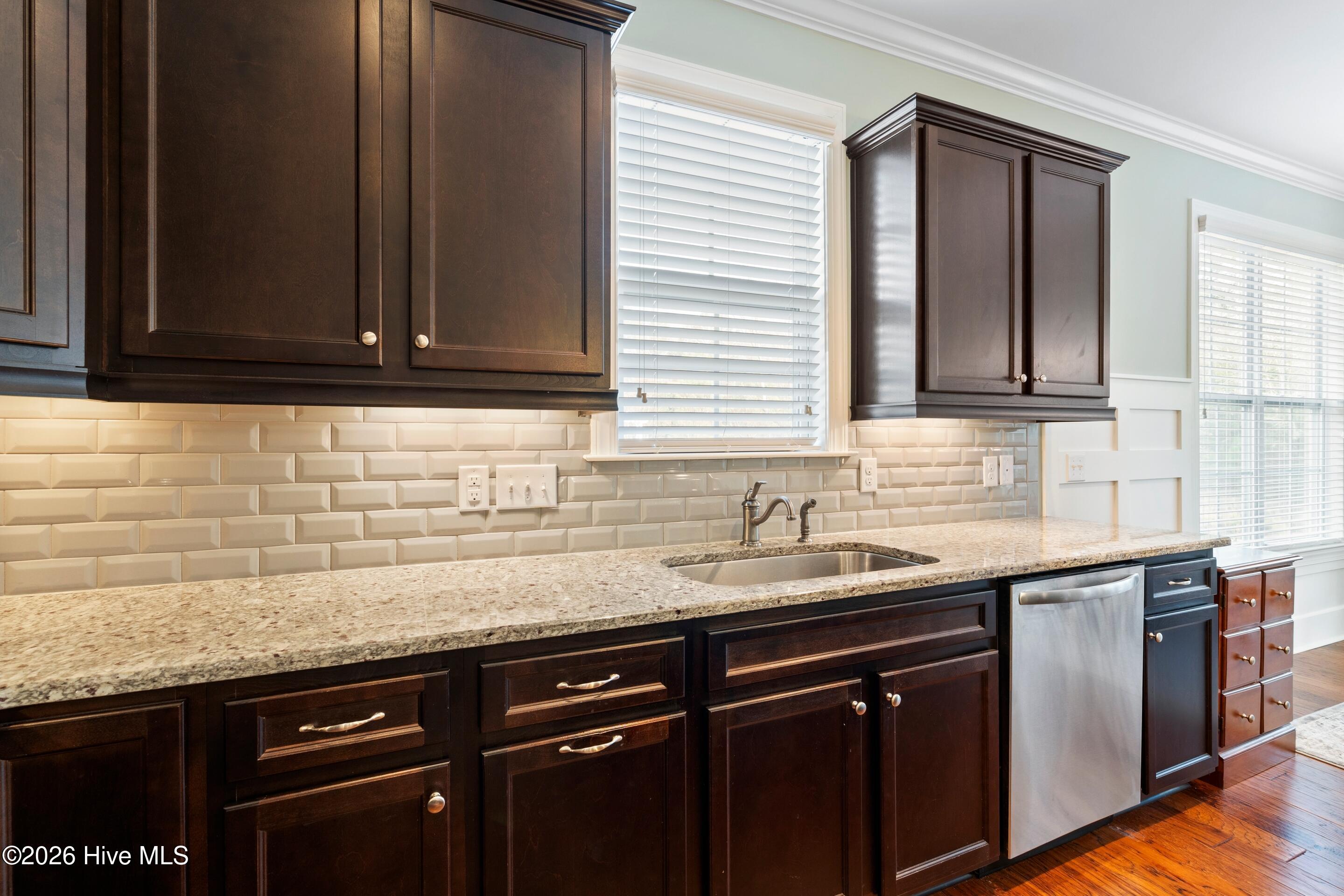 100547652 | Photo 18