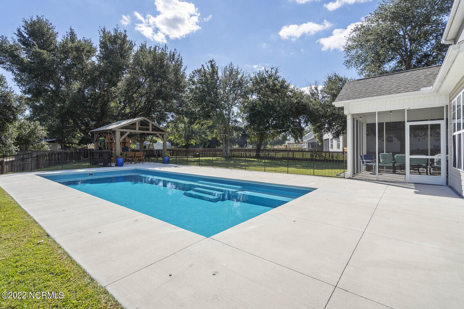 100556304 | Photo 74