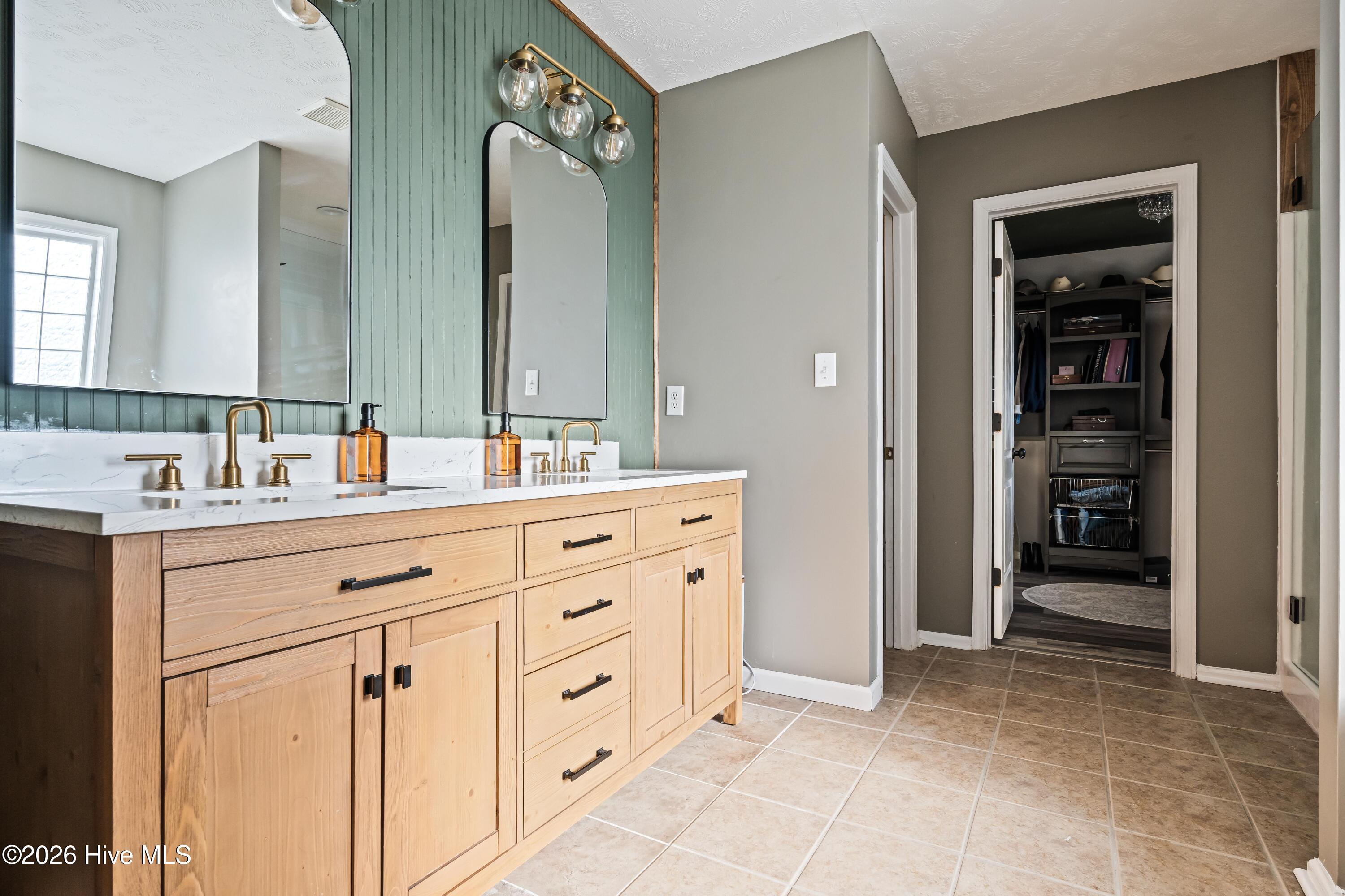 100556314 | Photo 45