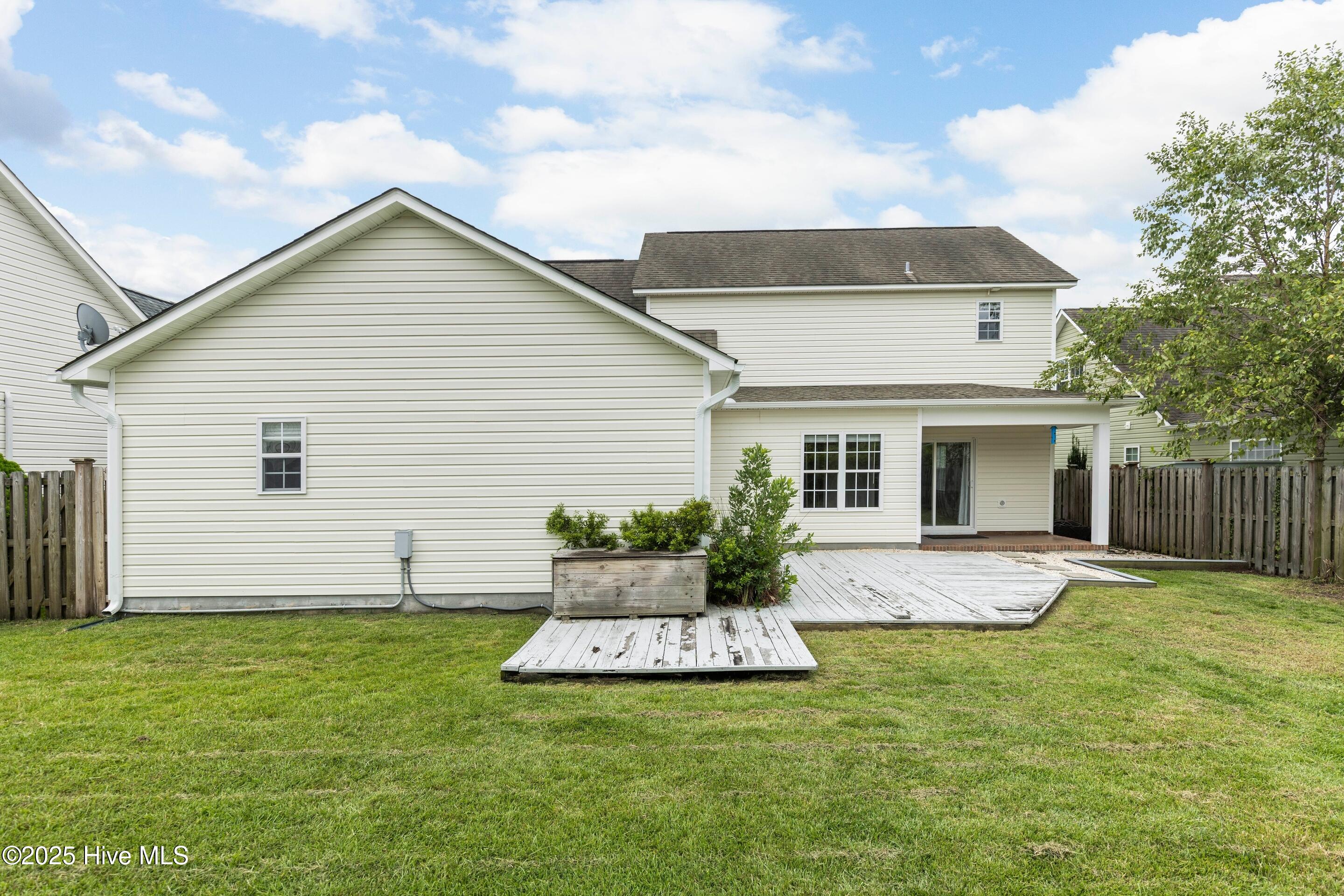 100527201 | Photo 40