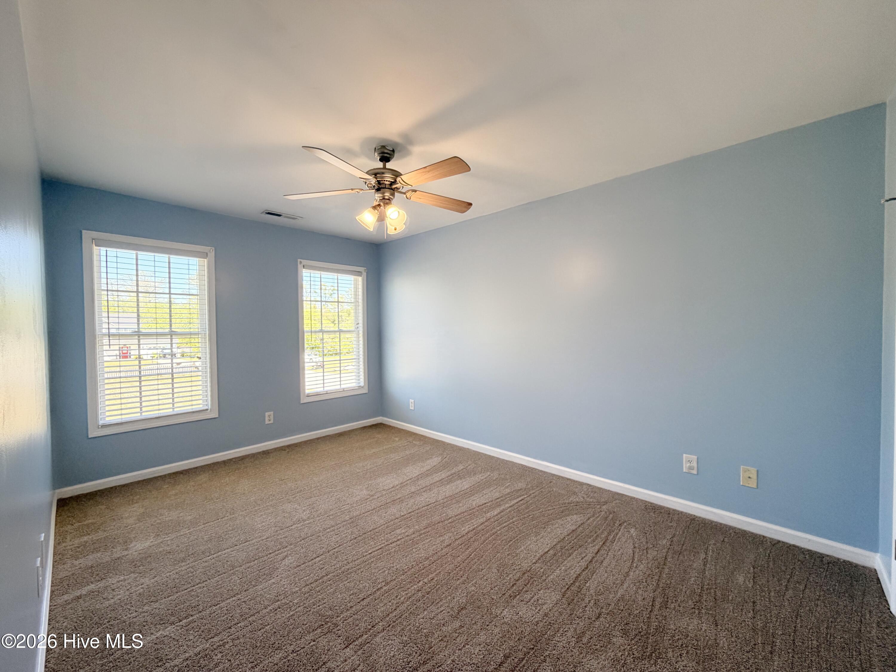 100547389 | Photo 39