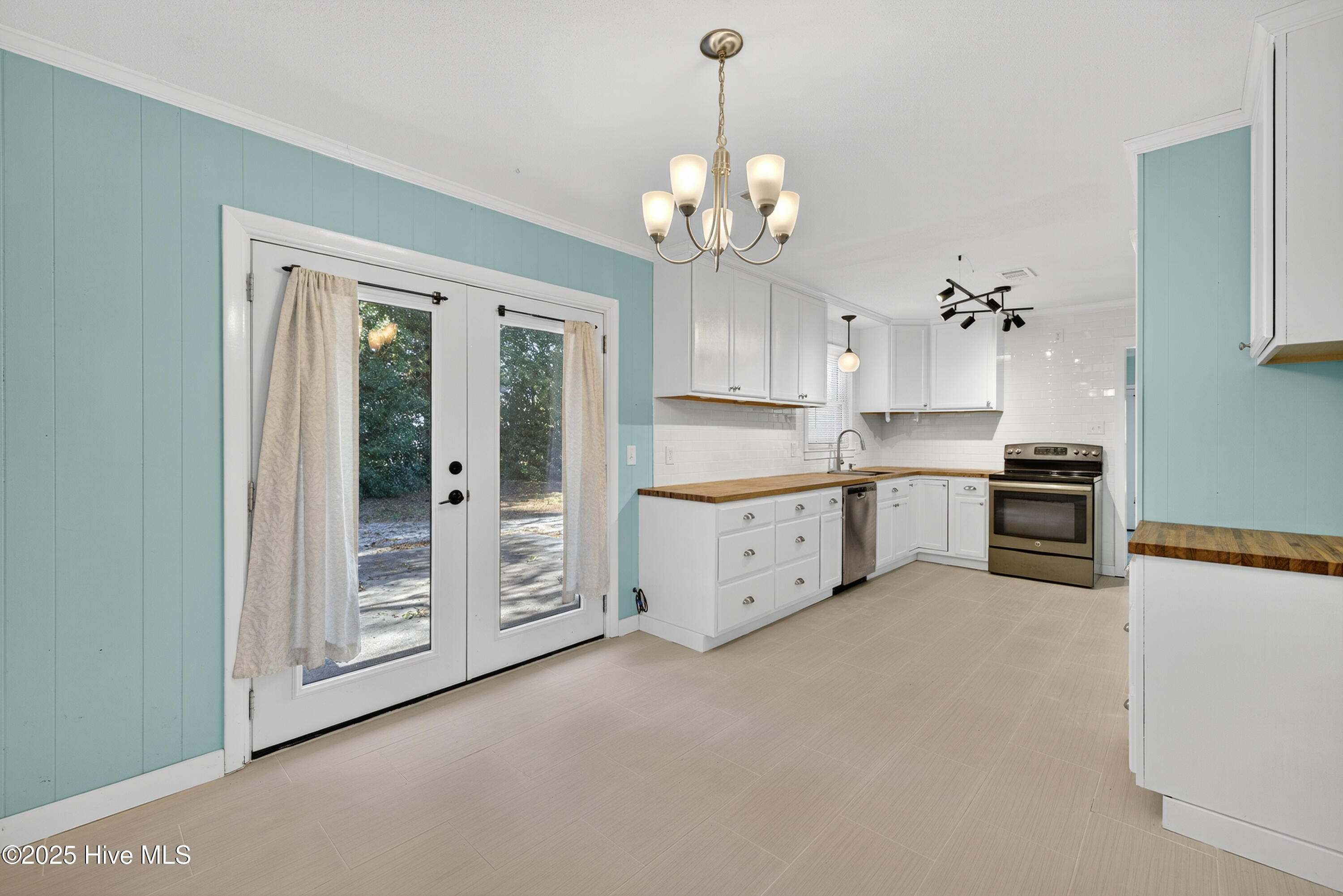 100541302 | Photo 12