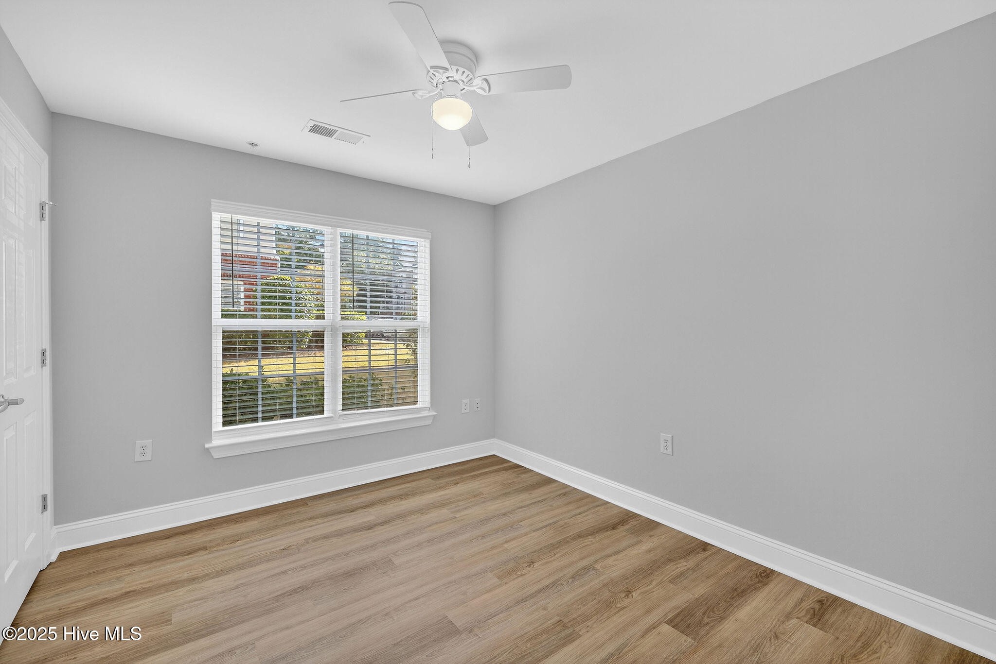 100517660 | Photo 14