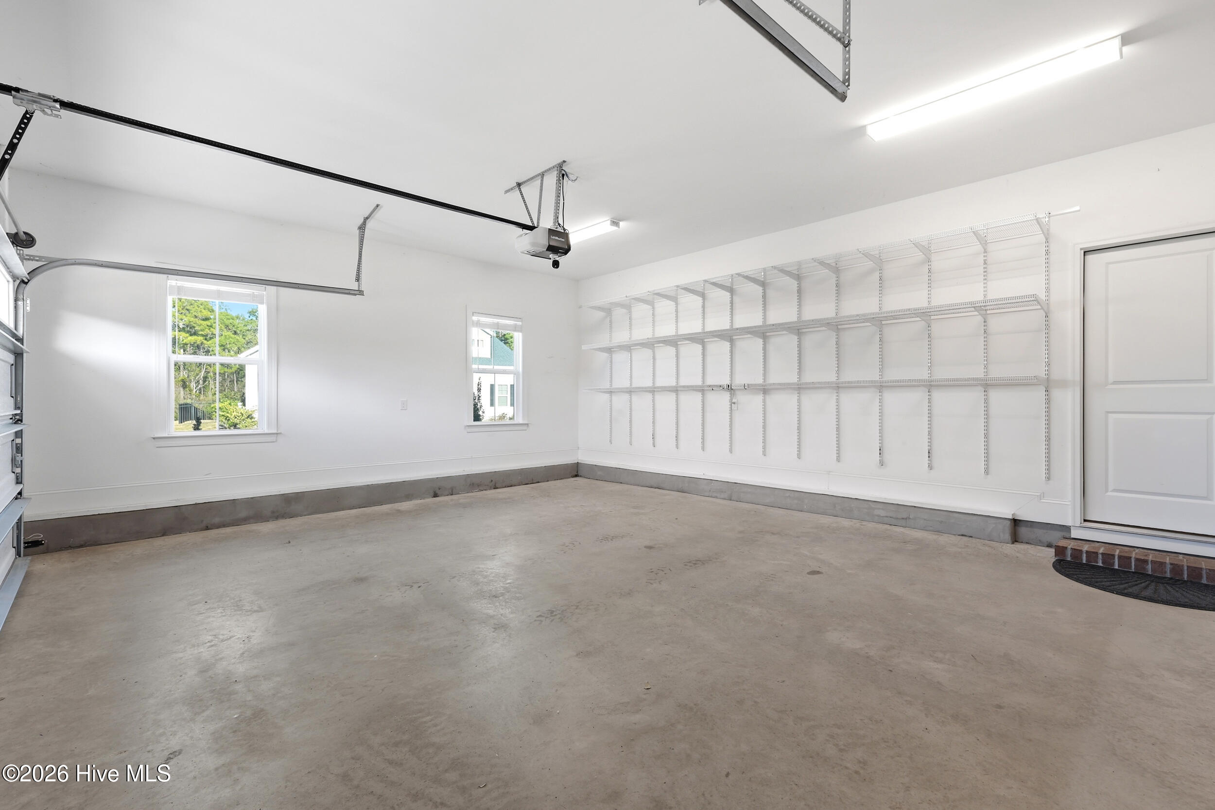 100557443 | Photo 33