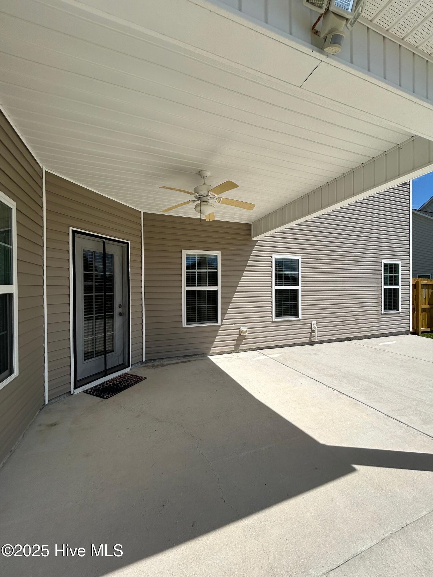 100528484 | Photo 51