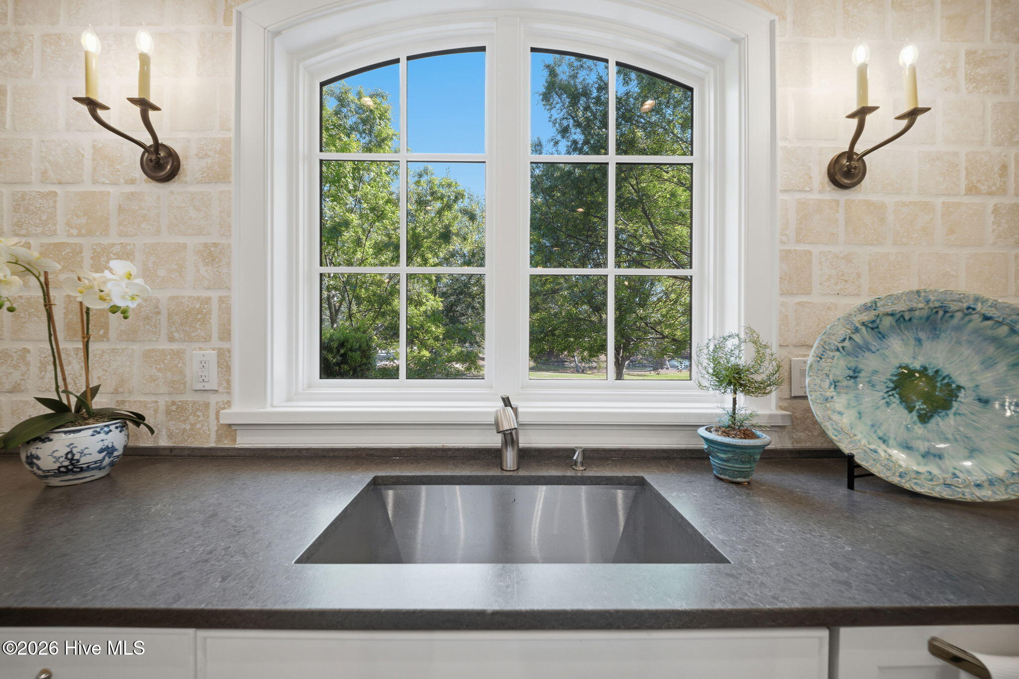 100570583 | Photo 22