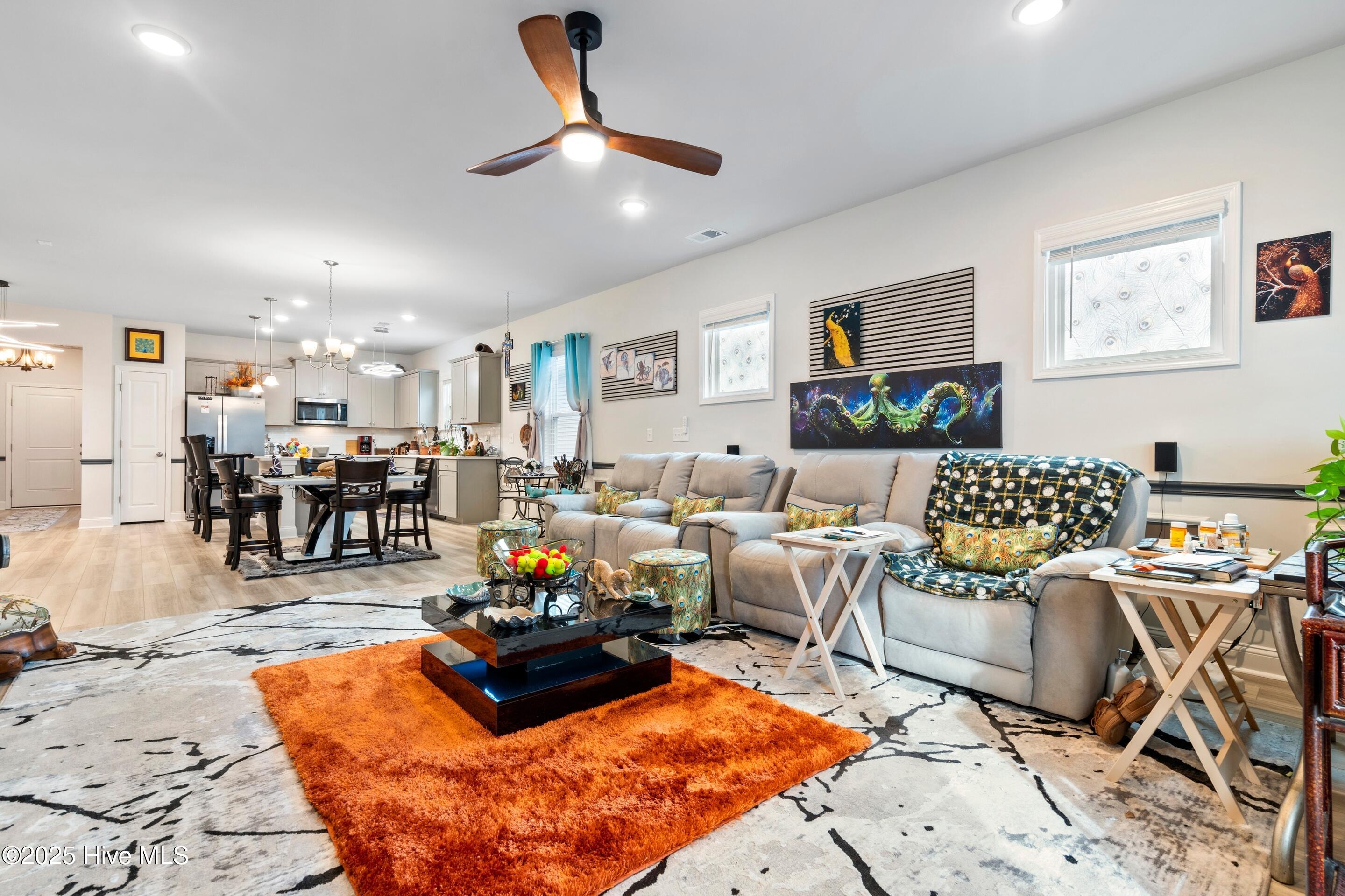 100543929 | Photo 22