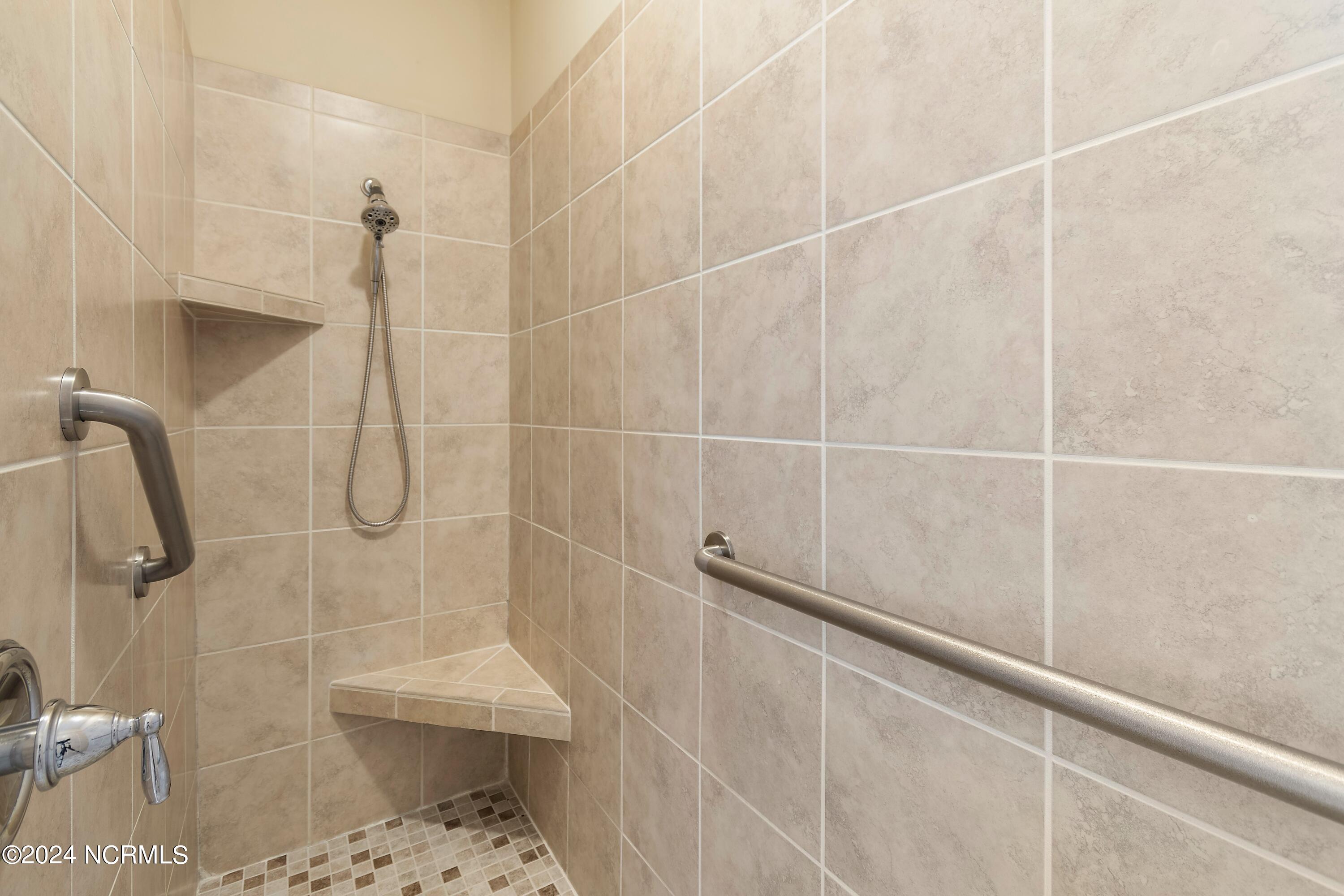 100547754 | Photo 16