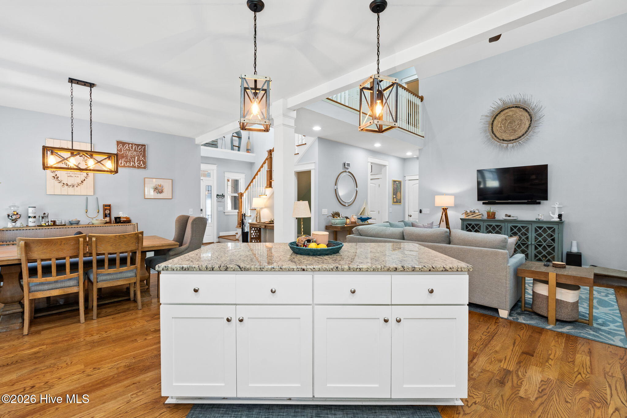 100568987 | Photo 16