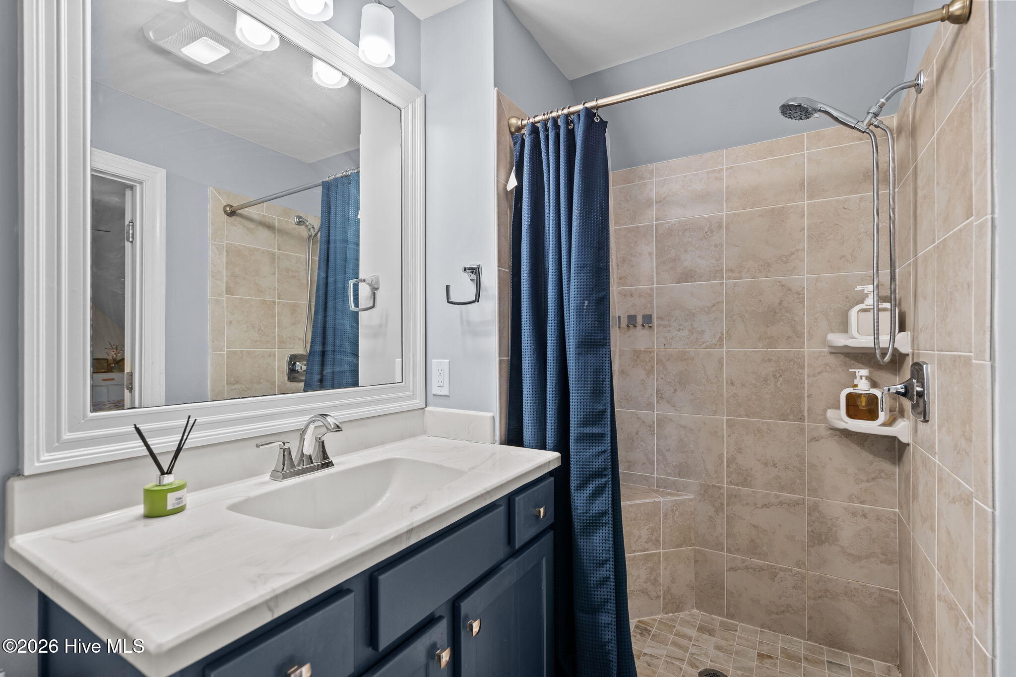 100548137 | Photo 41