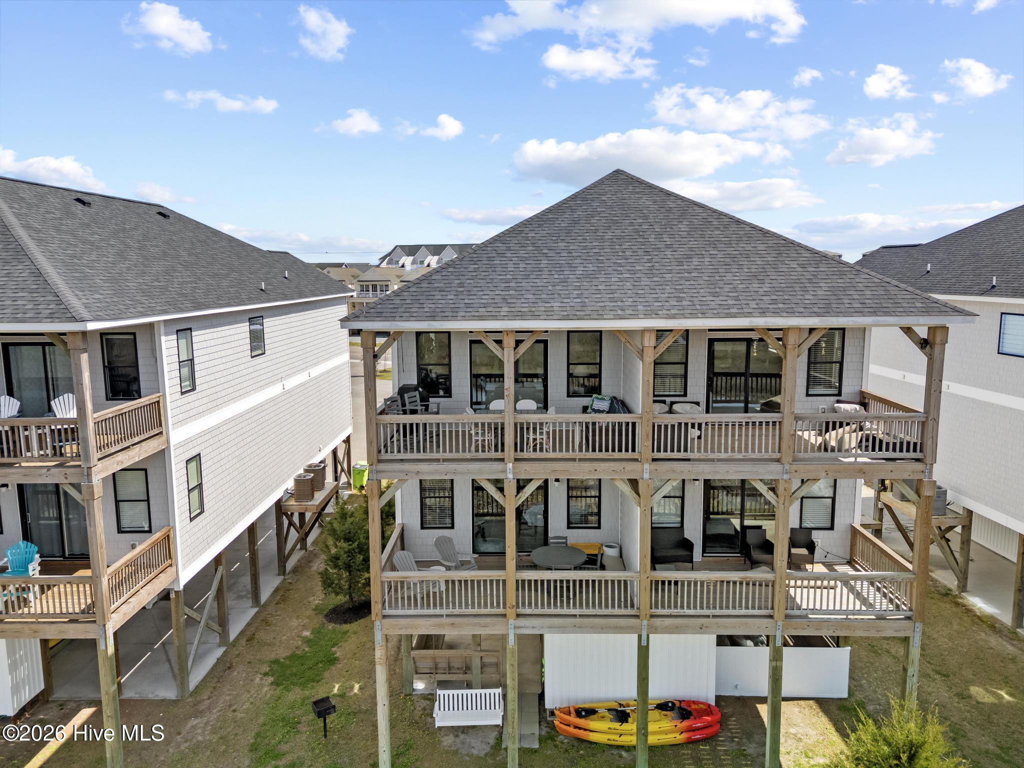 100562400 | Photo 38