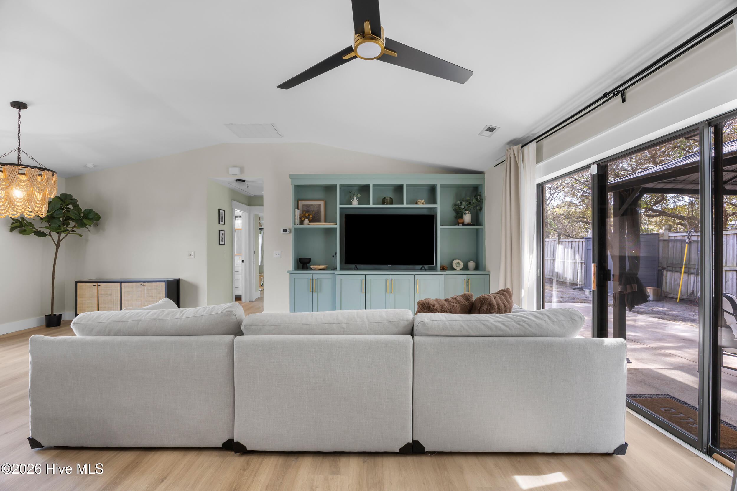 100558579 | Photo 12