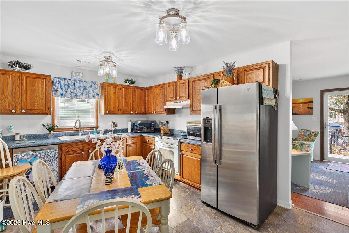 100532299 | Photo 12