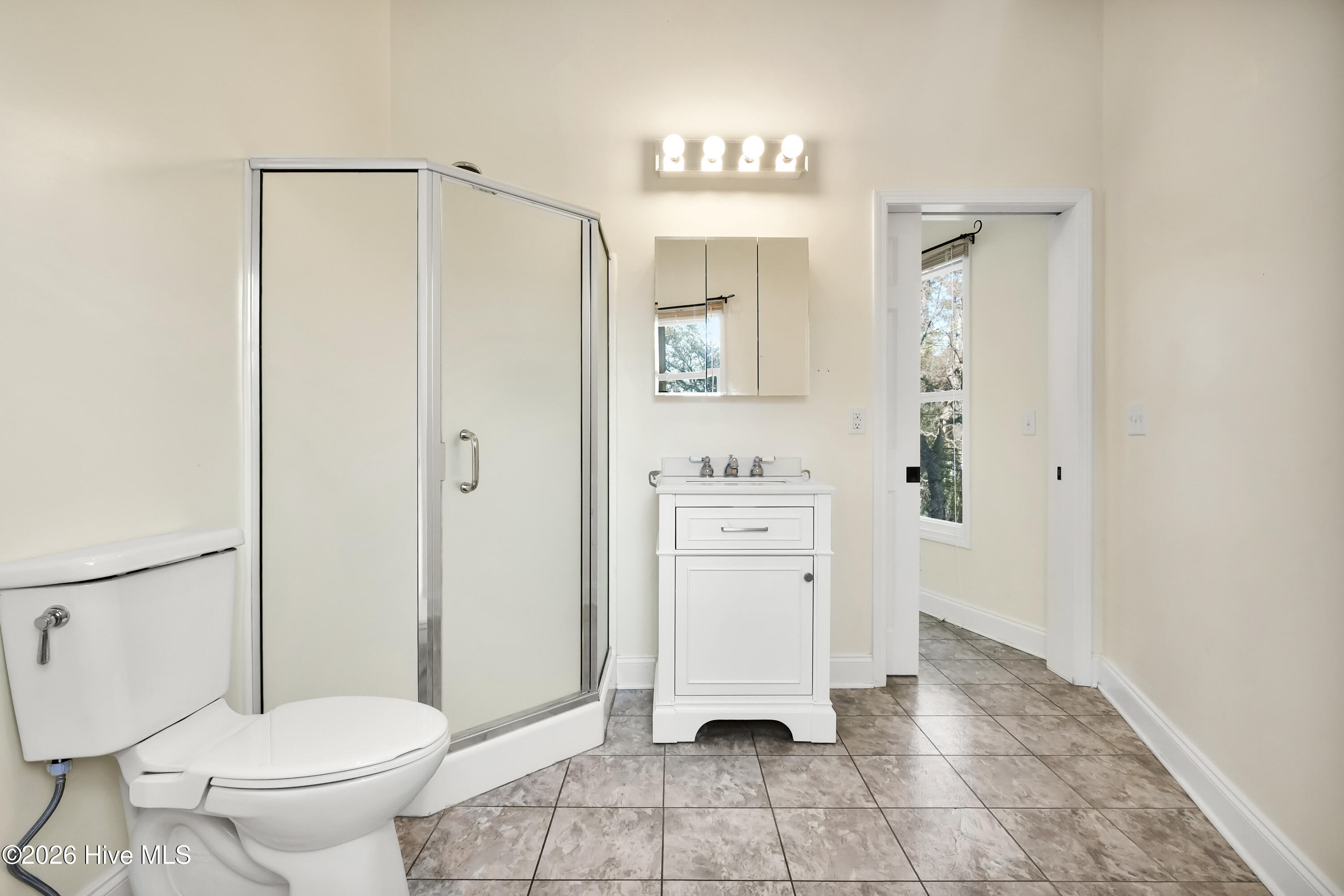 100562809 | Photo 11