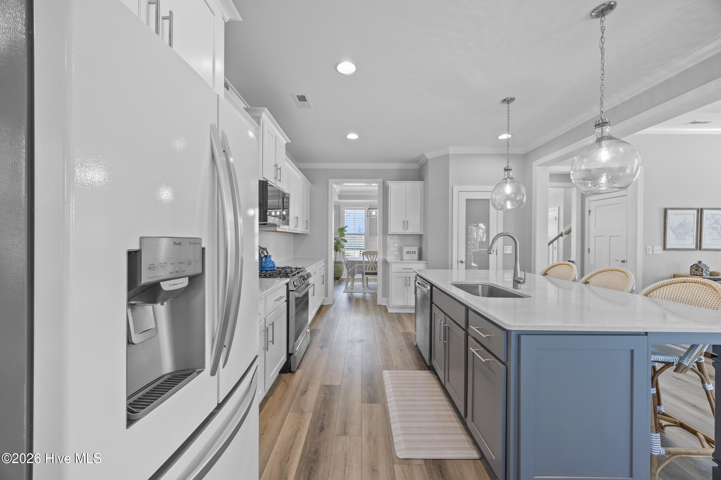 100570298 | Photo 17