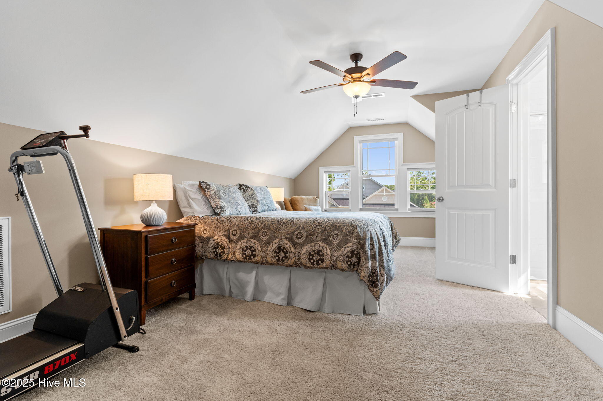 100529487 | Photo 31