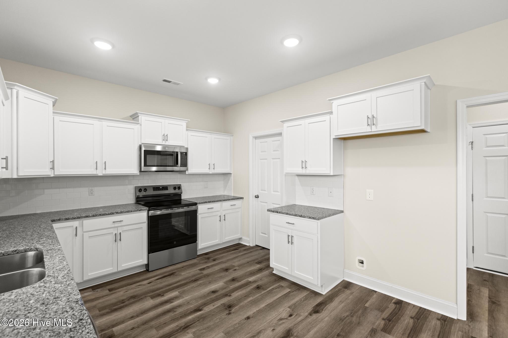 100516186 | Photo 12