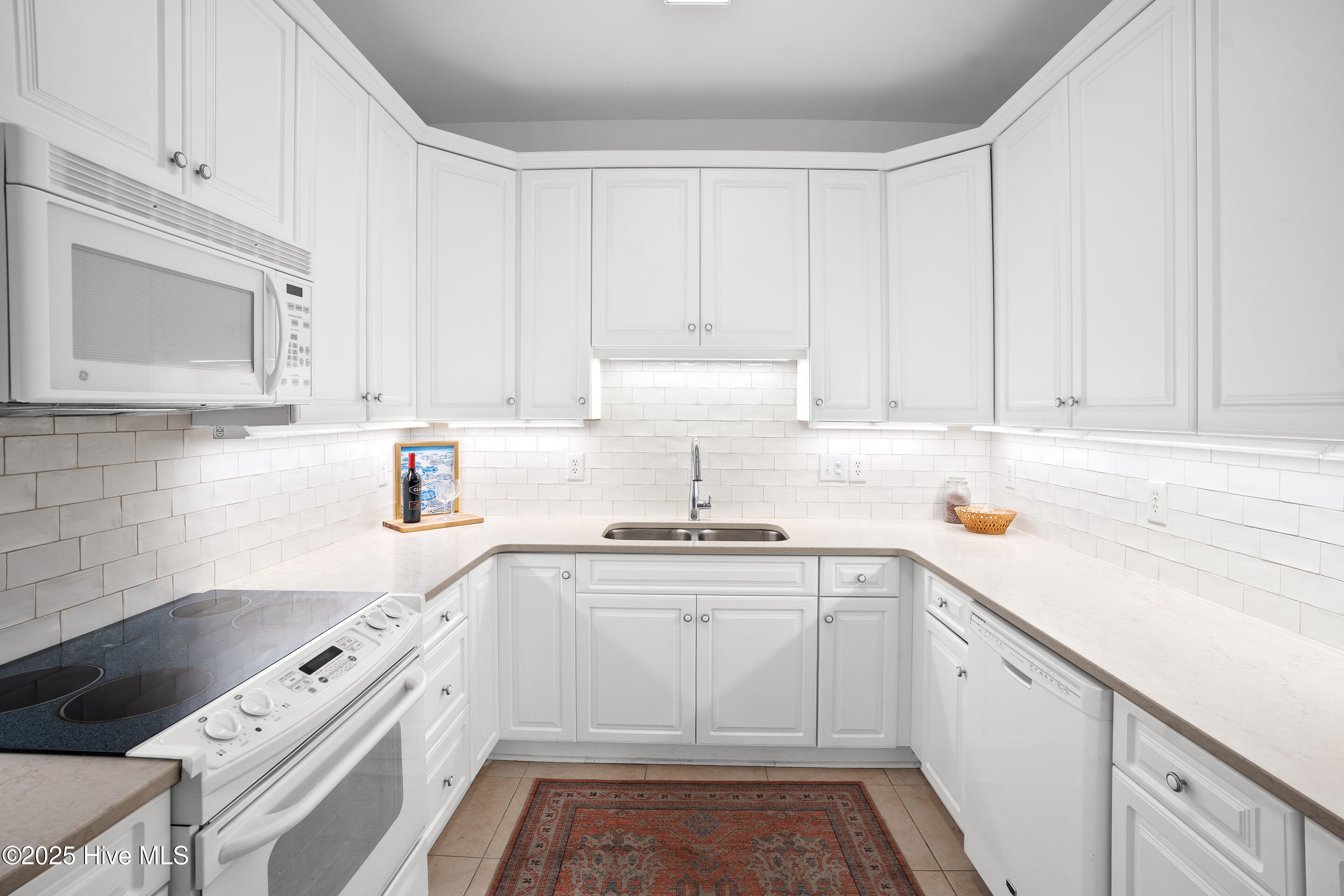 100526442 | Photo 19