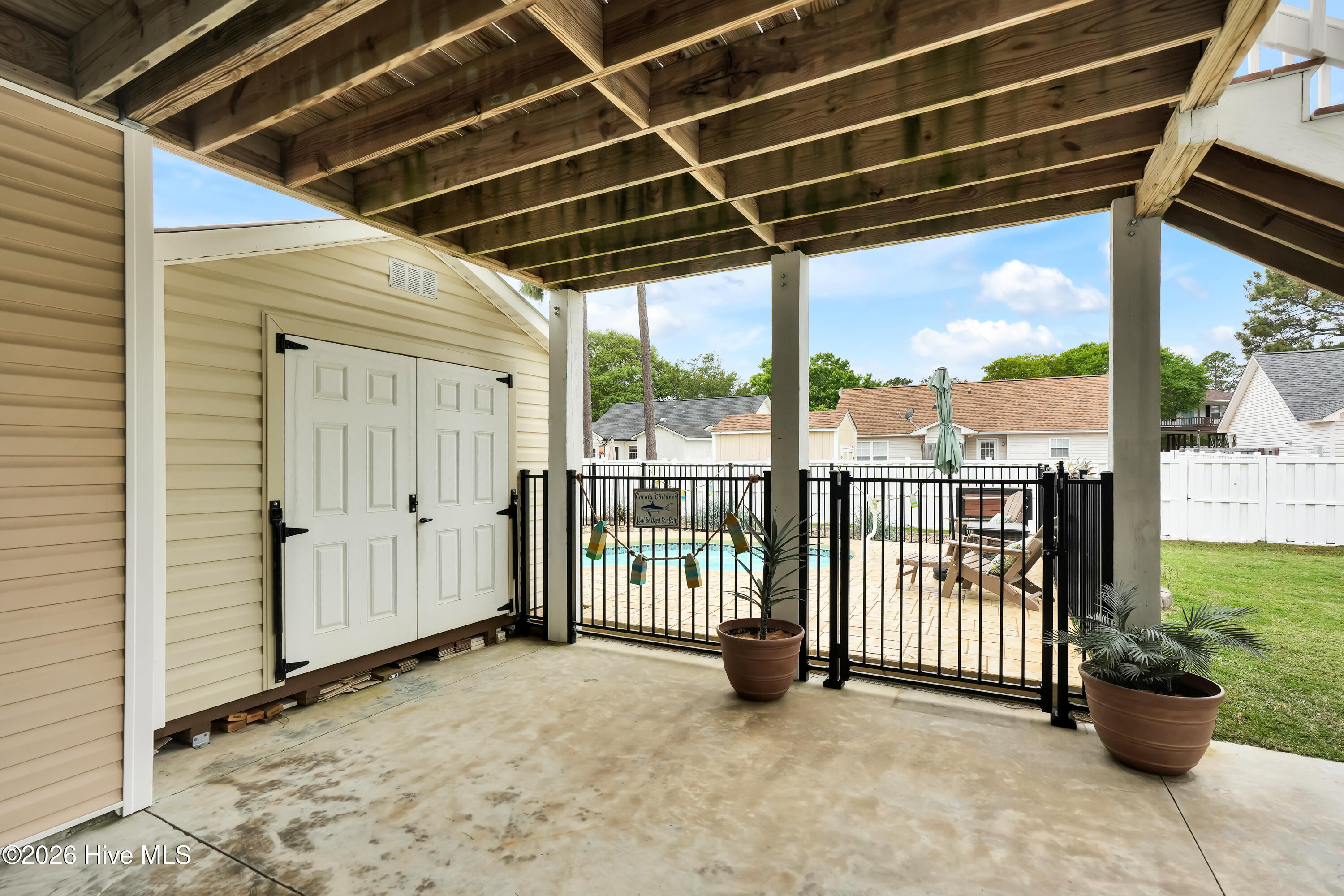 100570261 | Photo 36