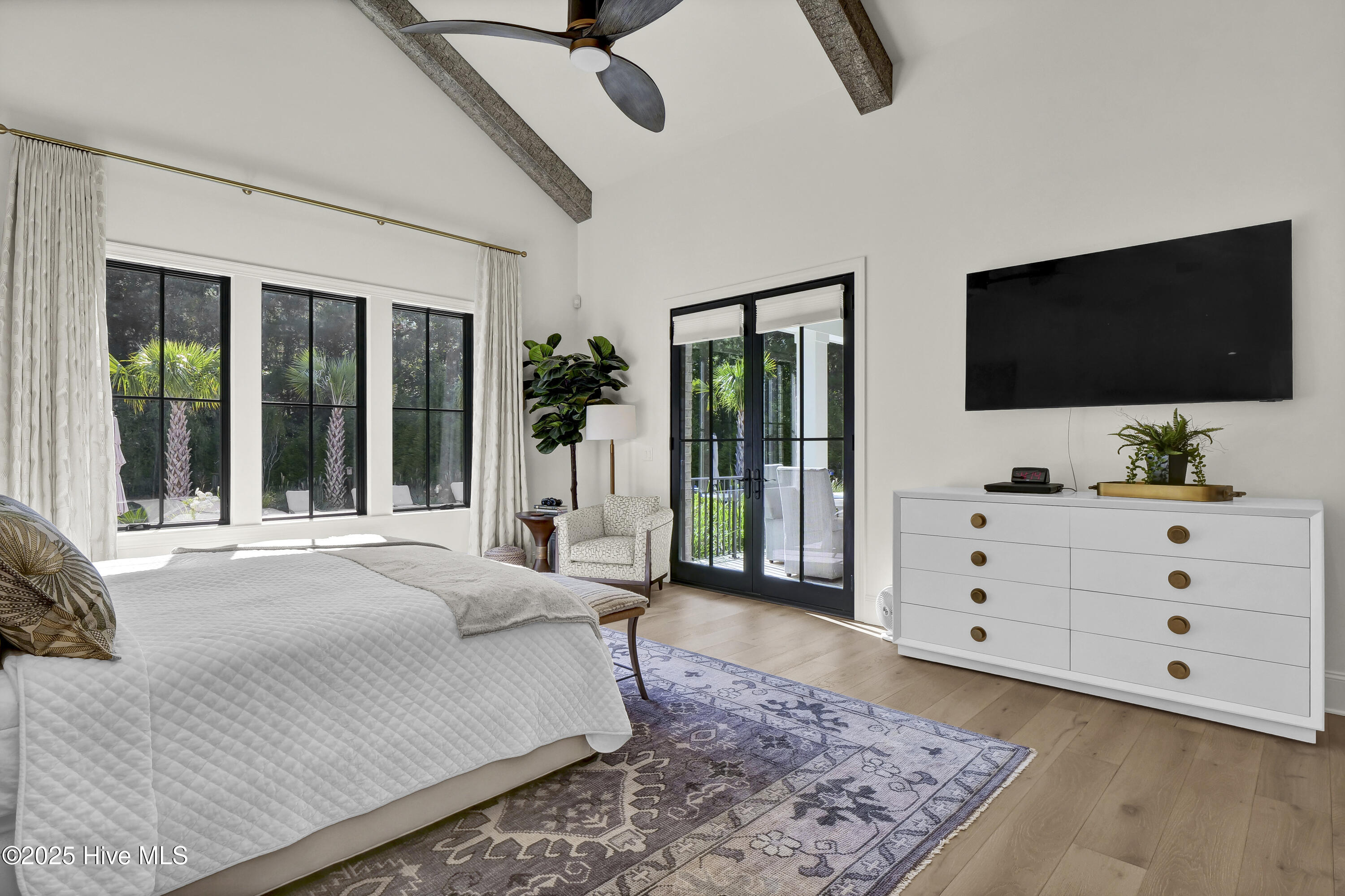 100532496 | Photo 32