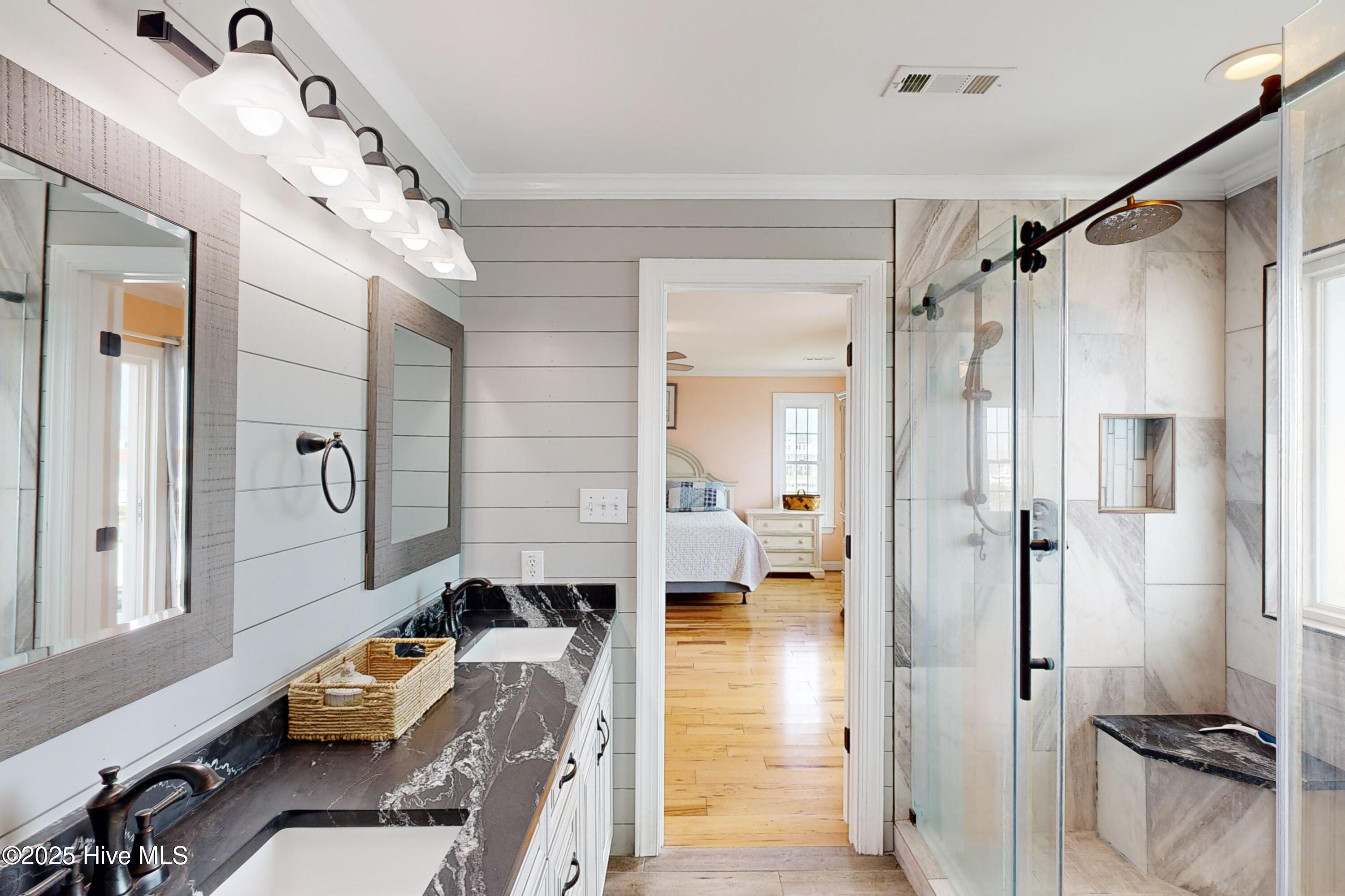 100510837 | Photo 36