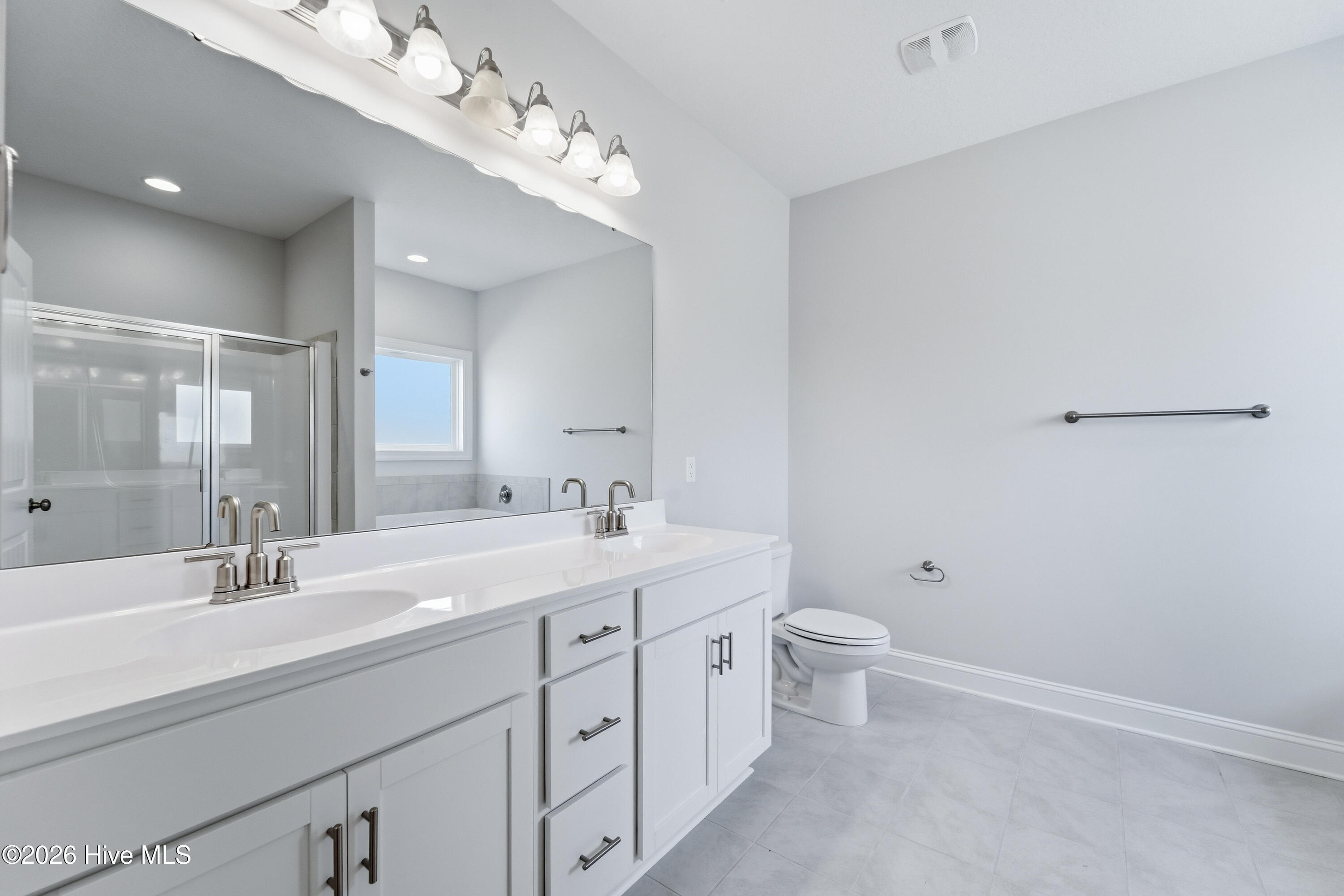 100521847 | Photo 15