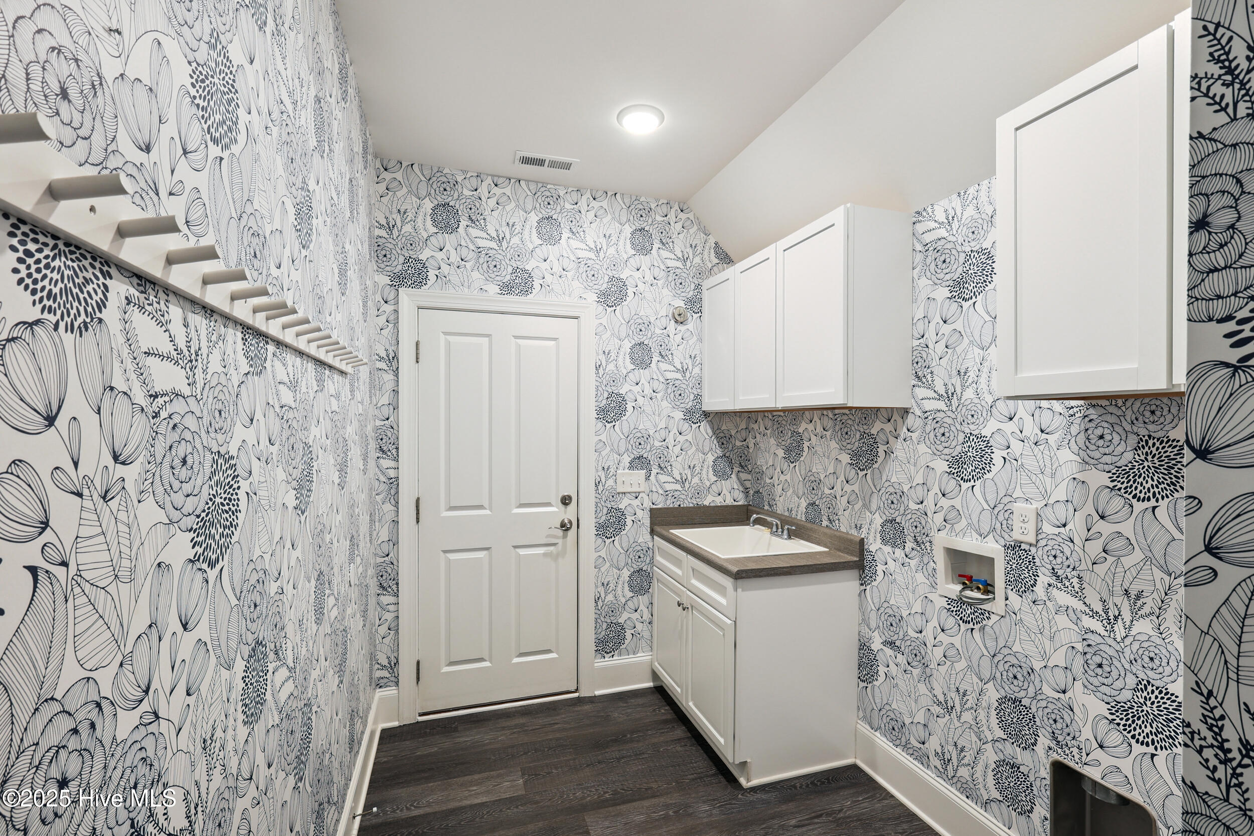 100518241 | Photo 26