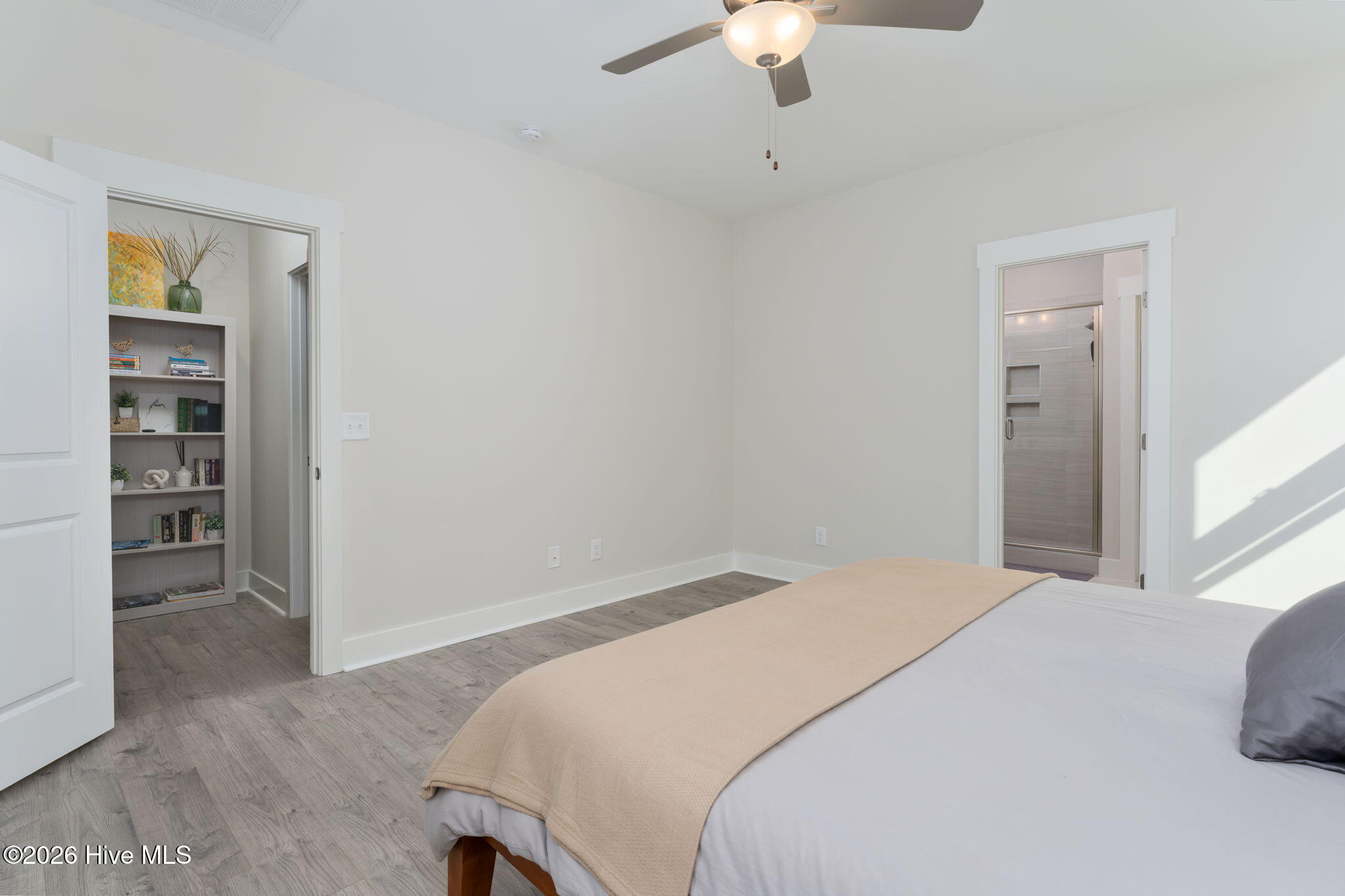 100564713 | Photo 30