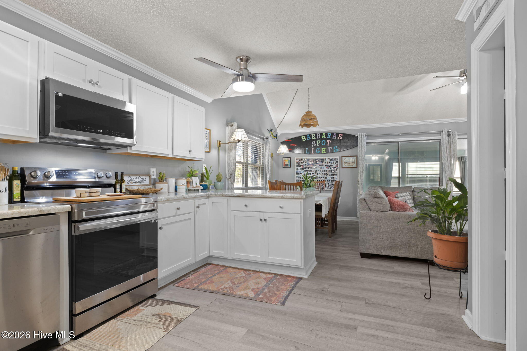 100553016 | Photo 23