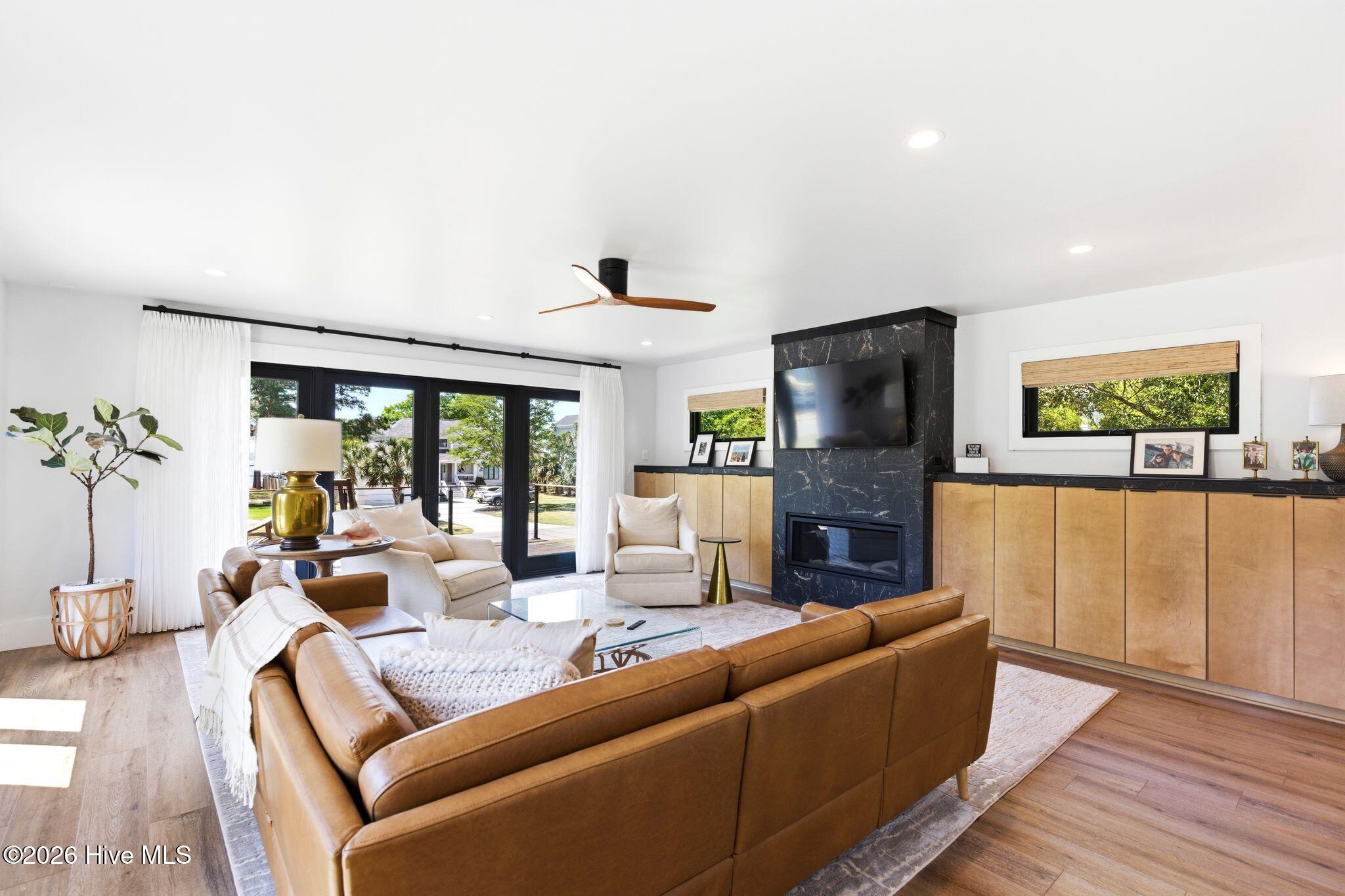 100568012 | Photo 13