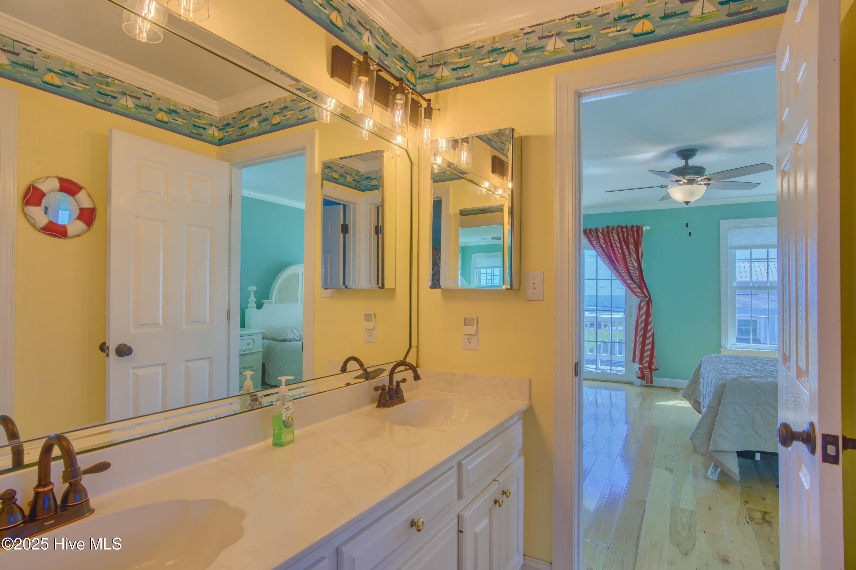 100563112 | Photo 39