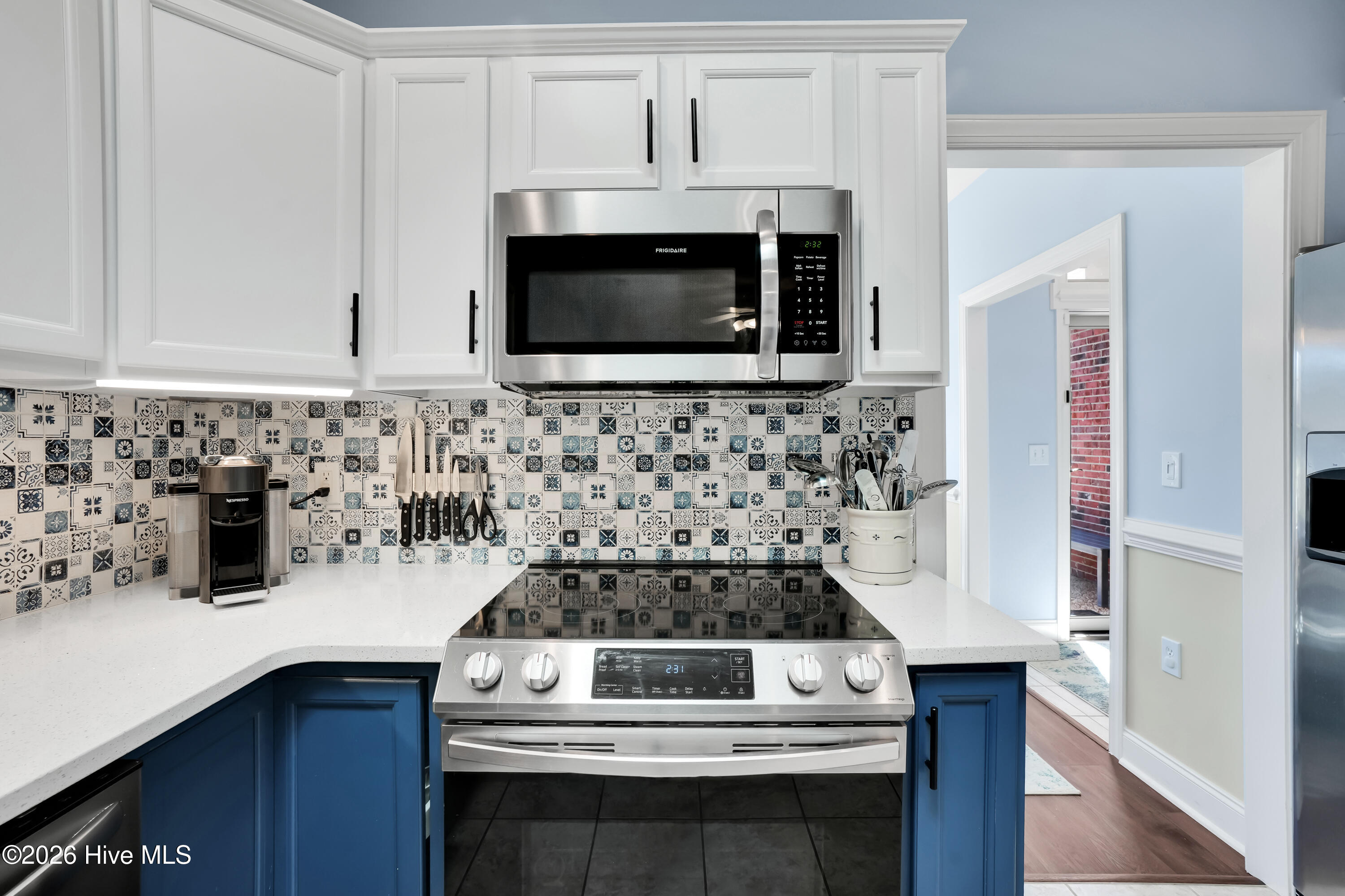 100561056 | Photo 12