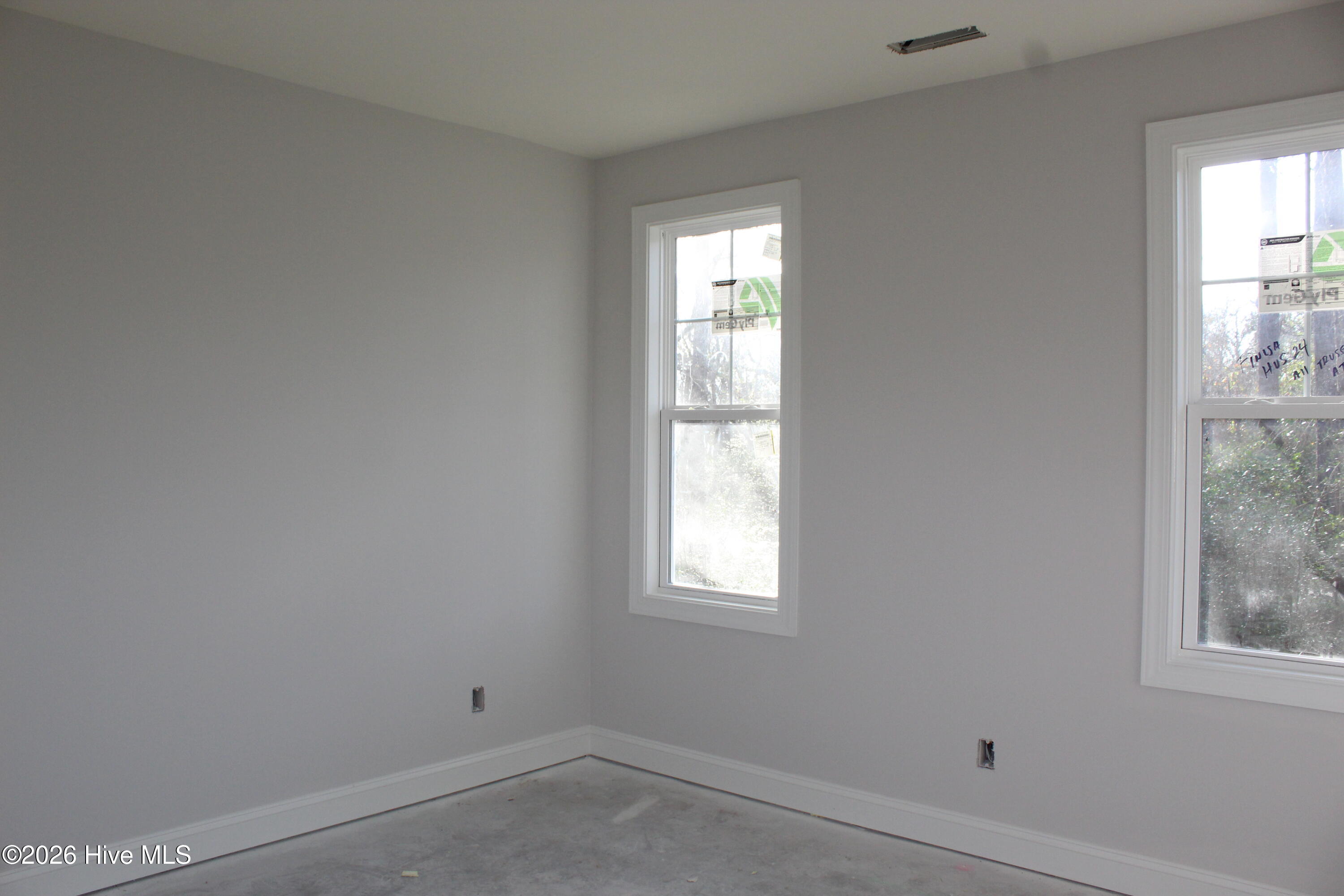 100536128 | Photo 24