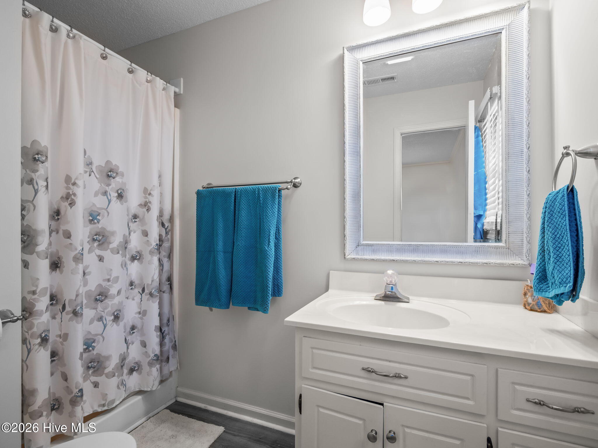 100551194 | Photo 38