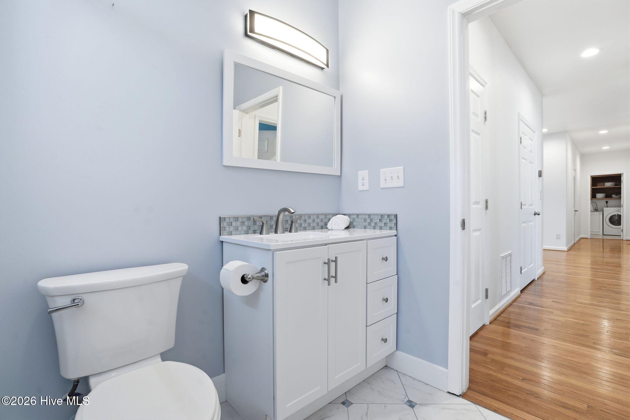 100560935 | Photo 13