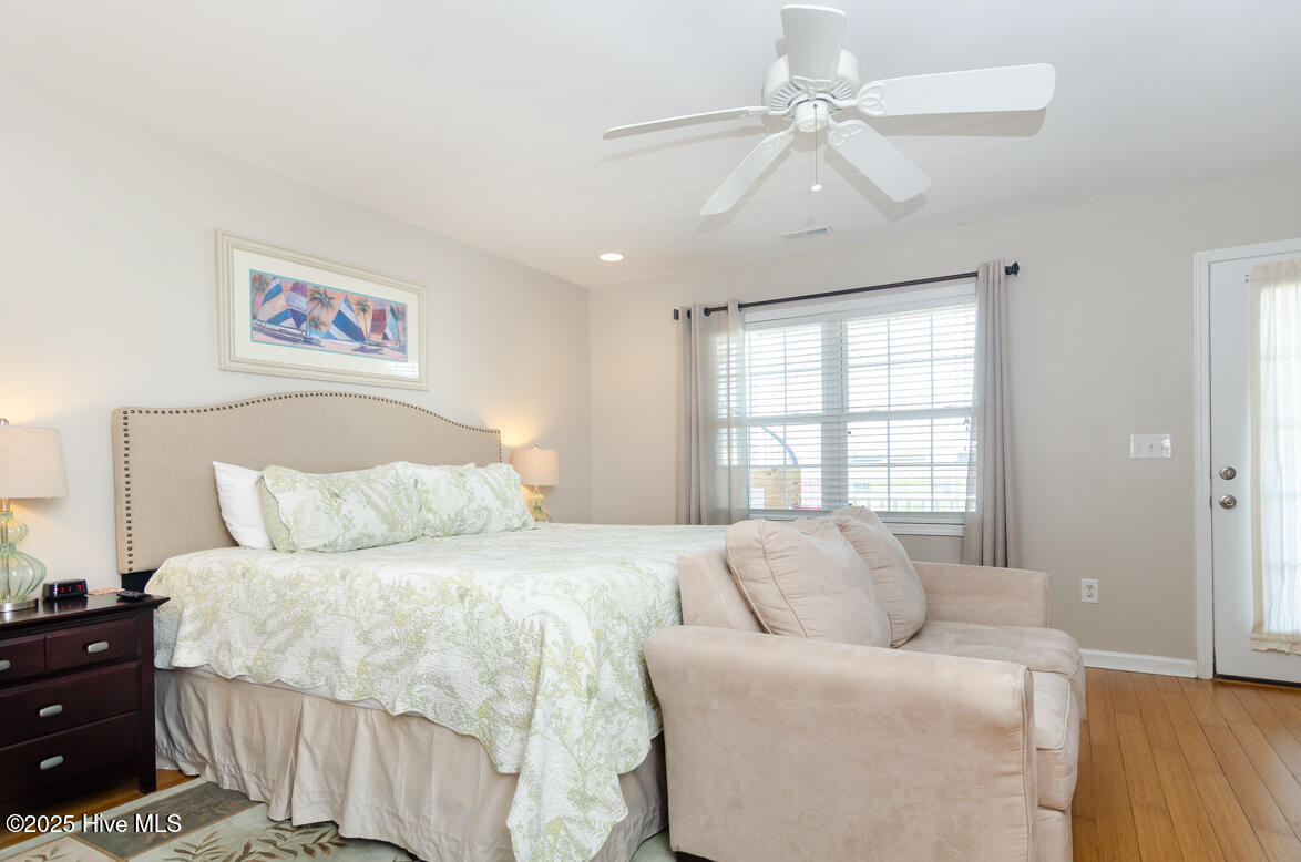 100534014 | Photo 35