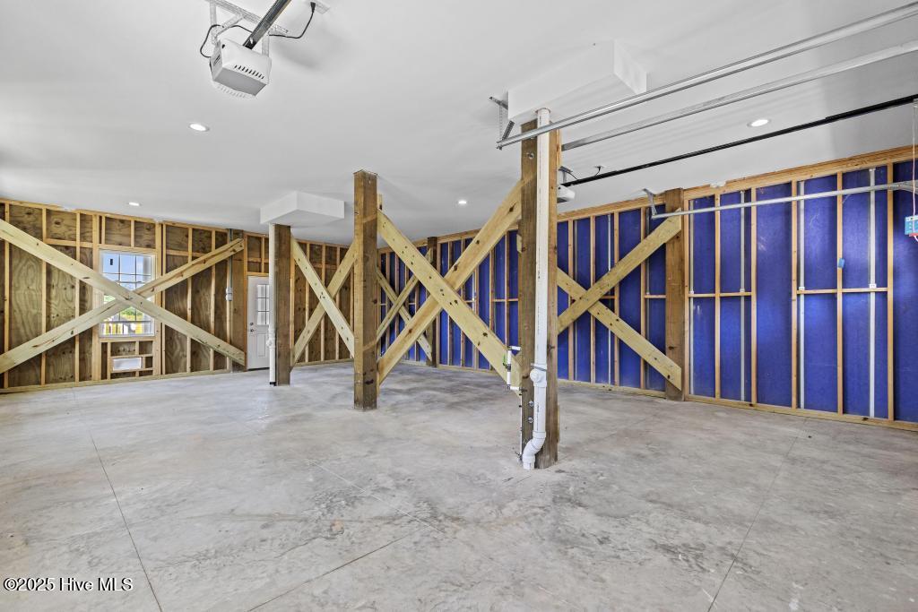 100535479 | Photo 64