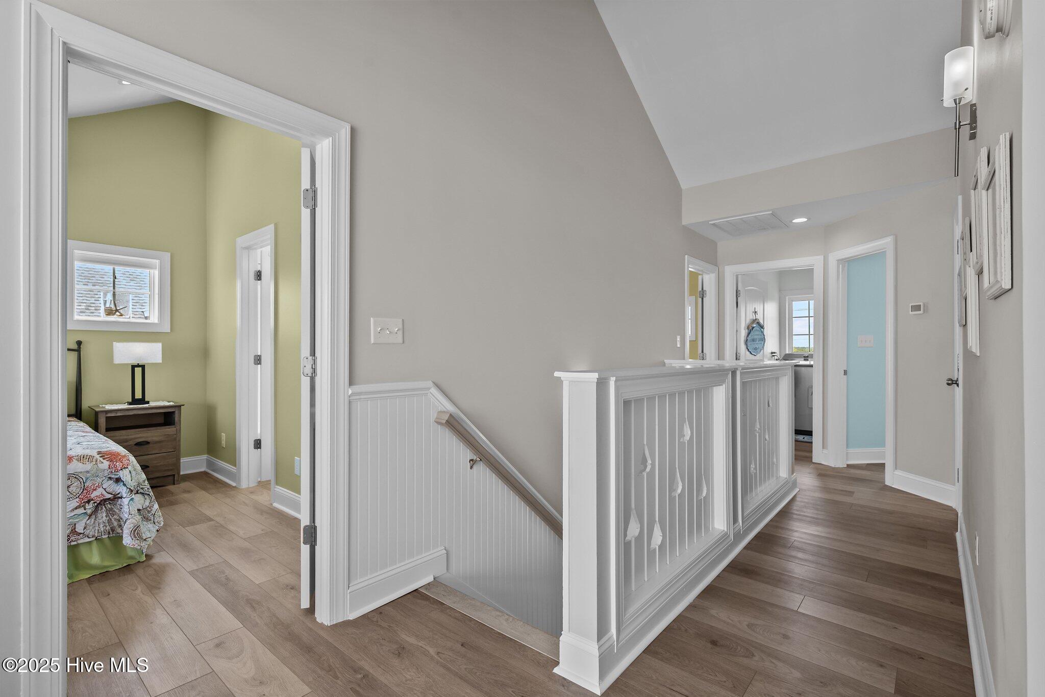 100514915 | Photo 33