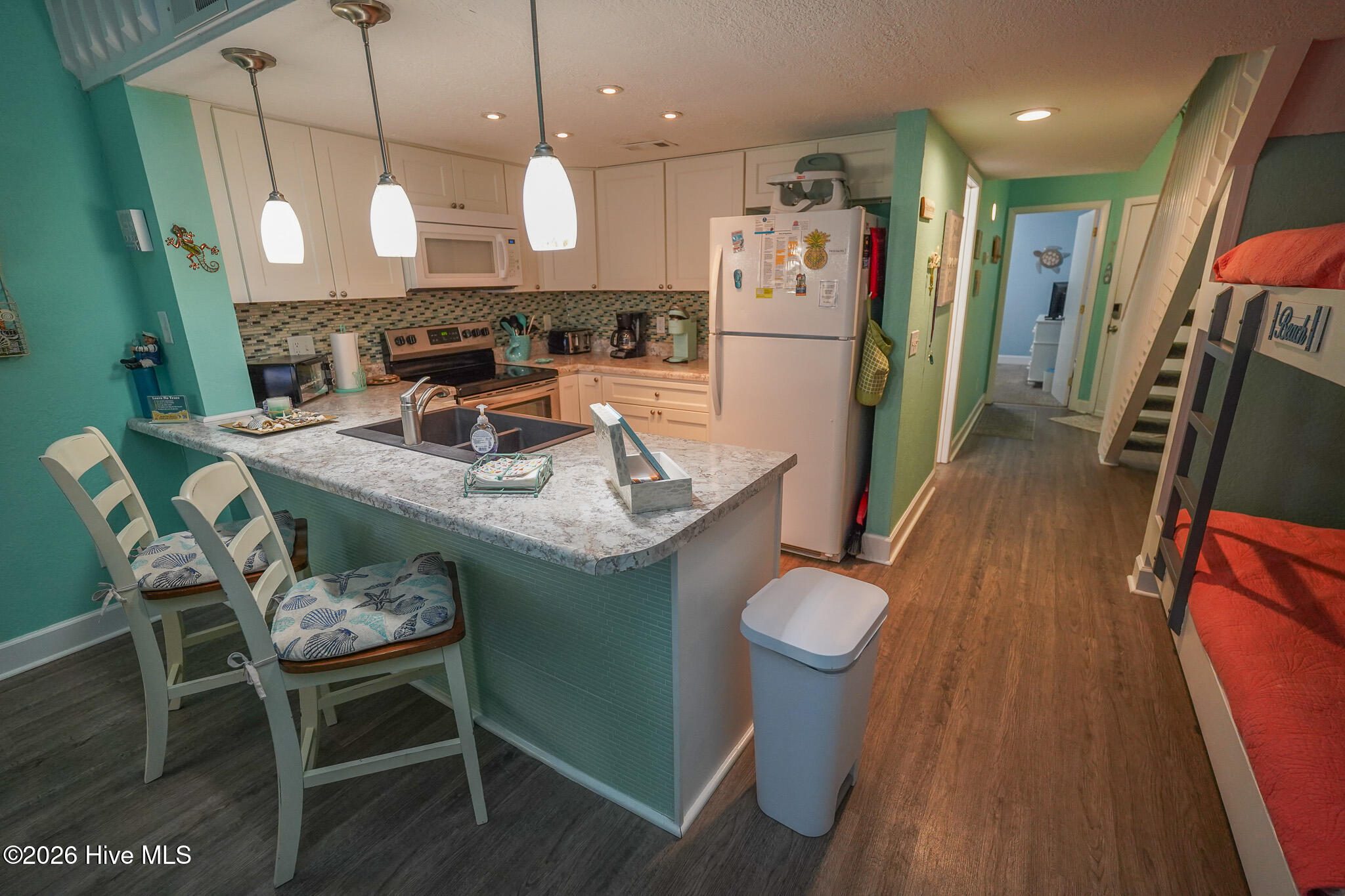 100548076 | Photo 21