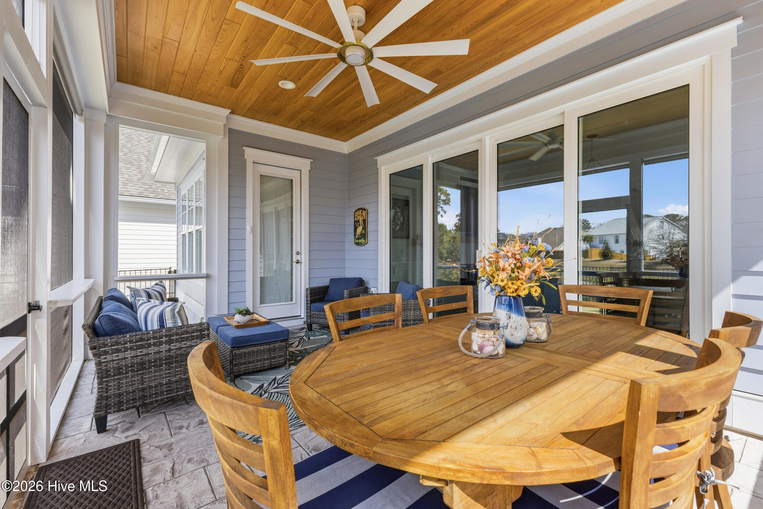 100558657 | Photo 52