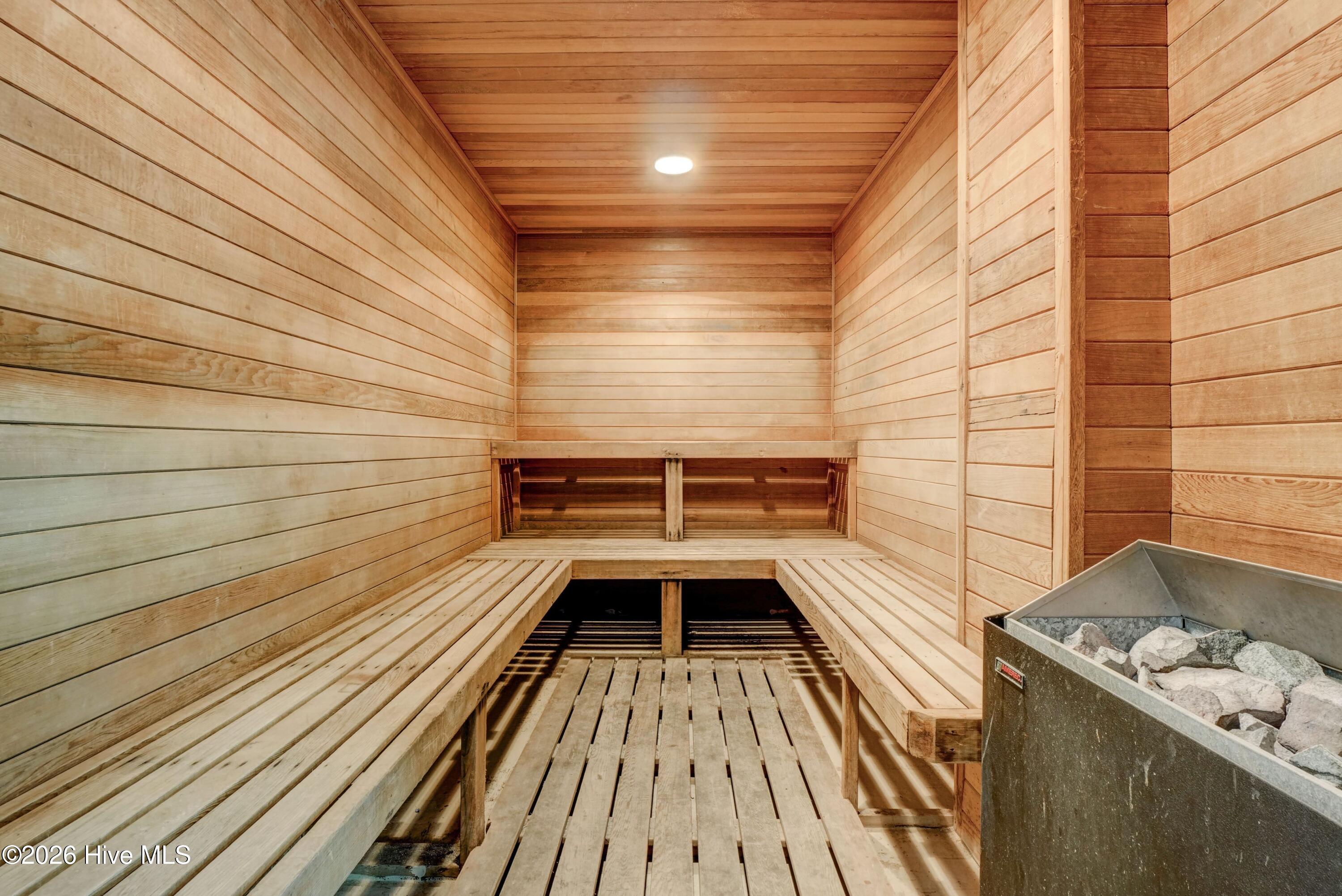 100565248 | Photo 42