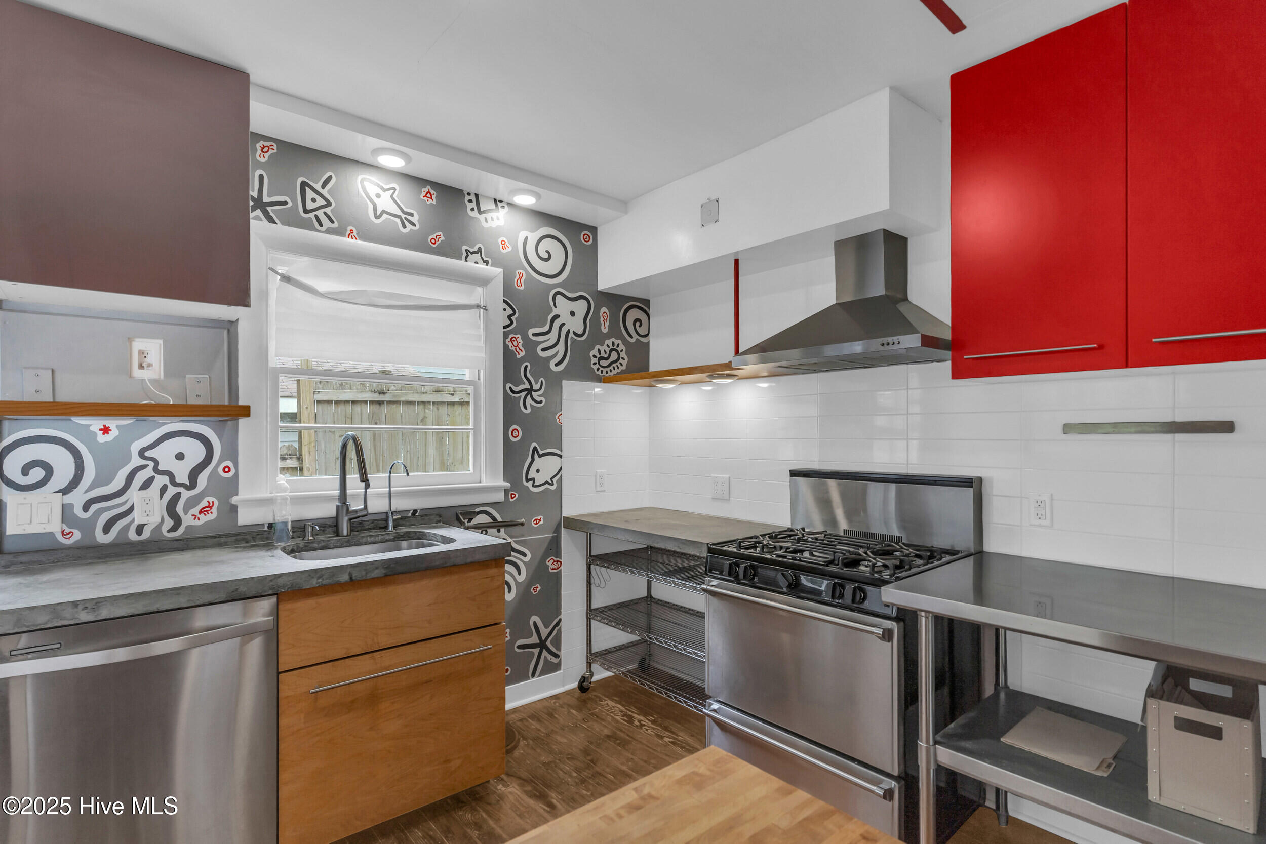 100527112 | Photo 10