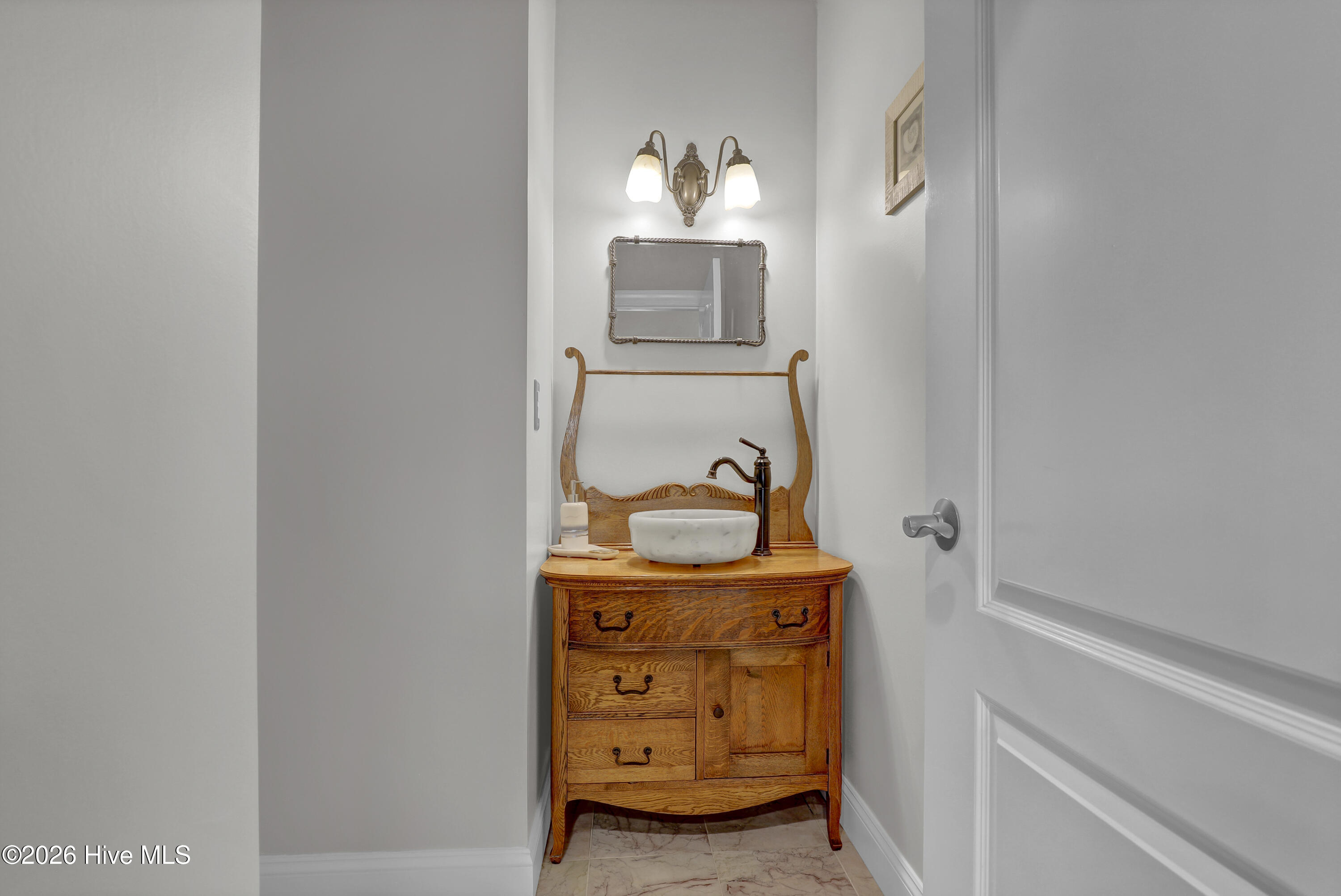 100563243 | Photo 25