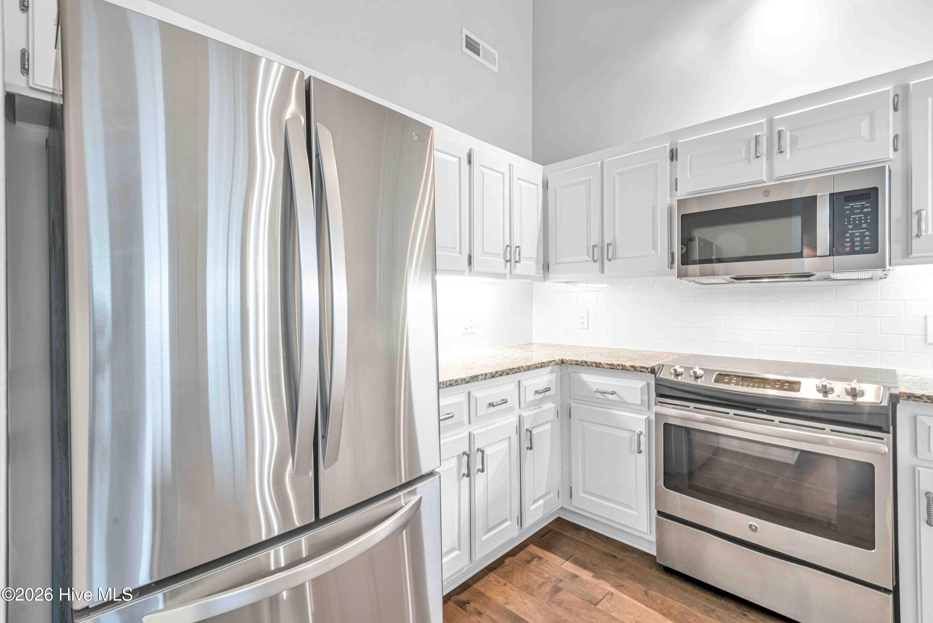 100555941 | Photo 37