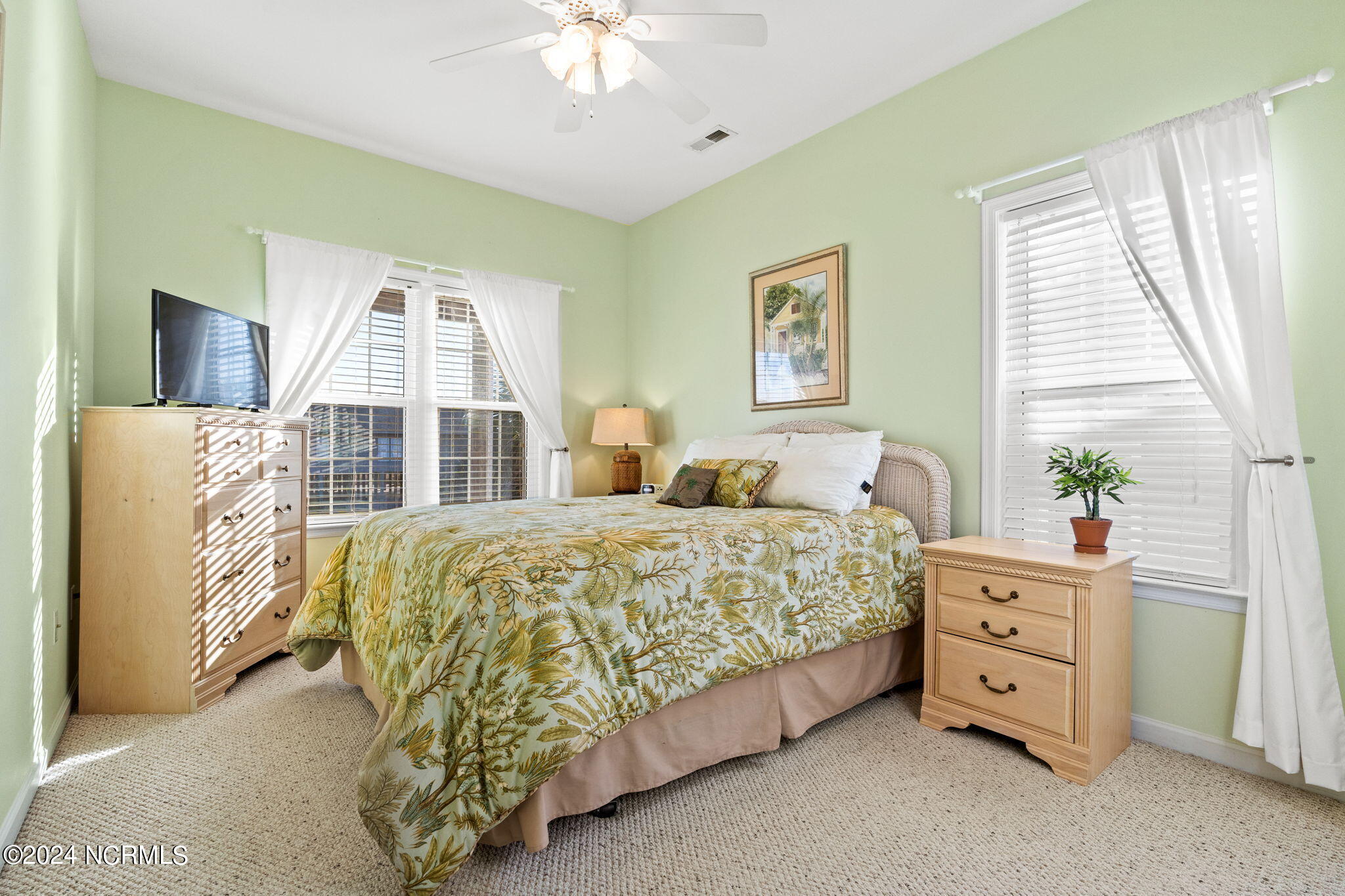 100566939 | Photo 25