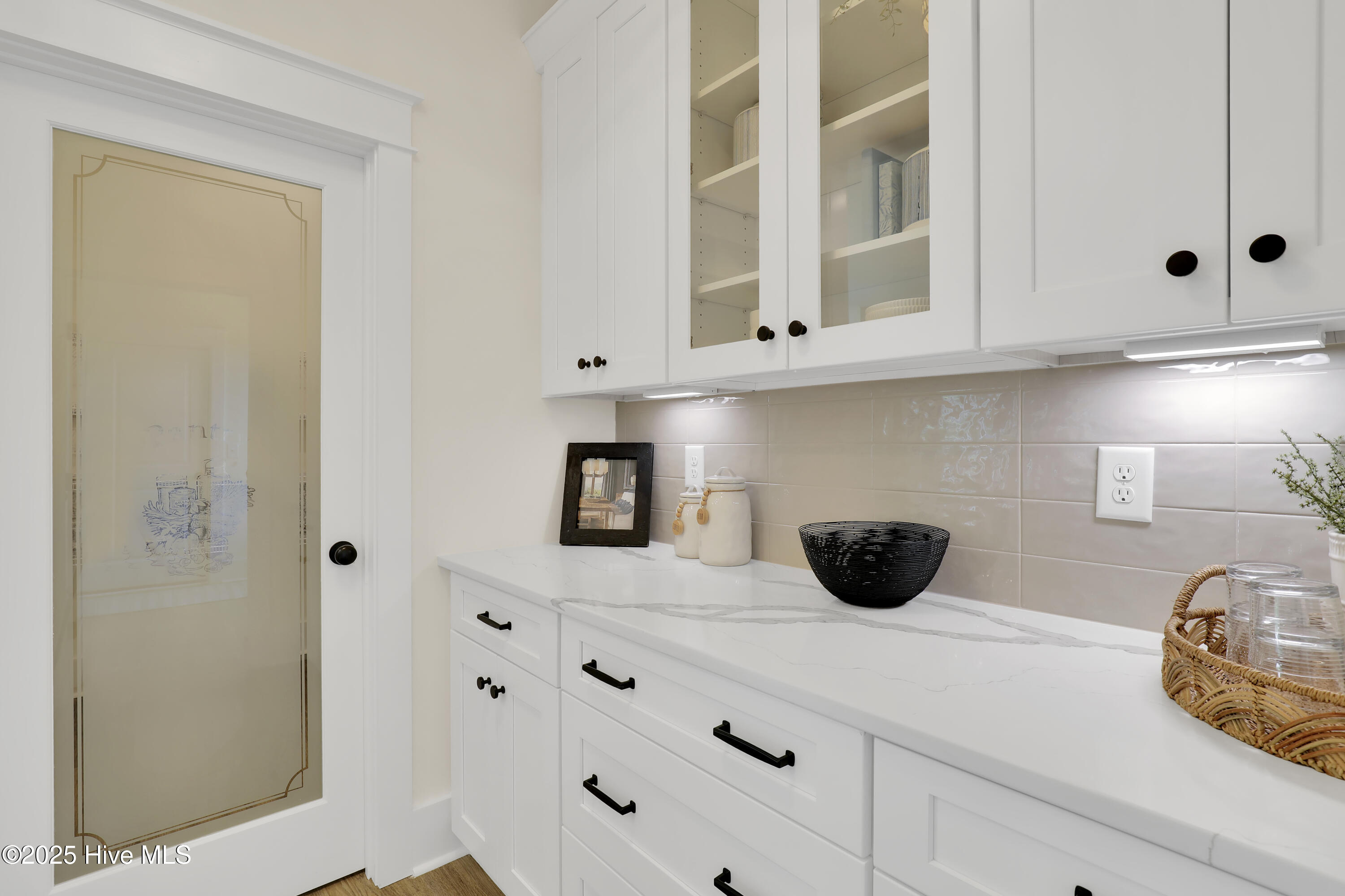 100525634 | Photo 16