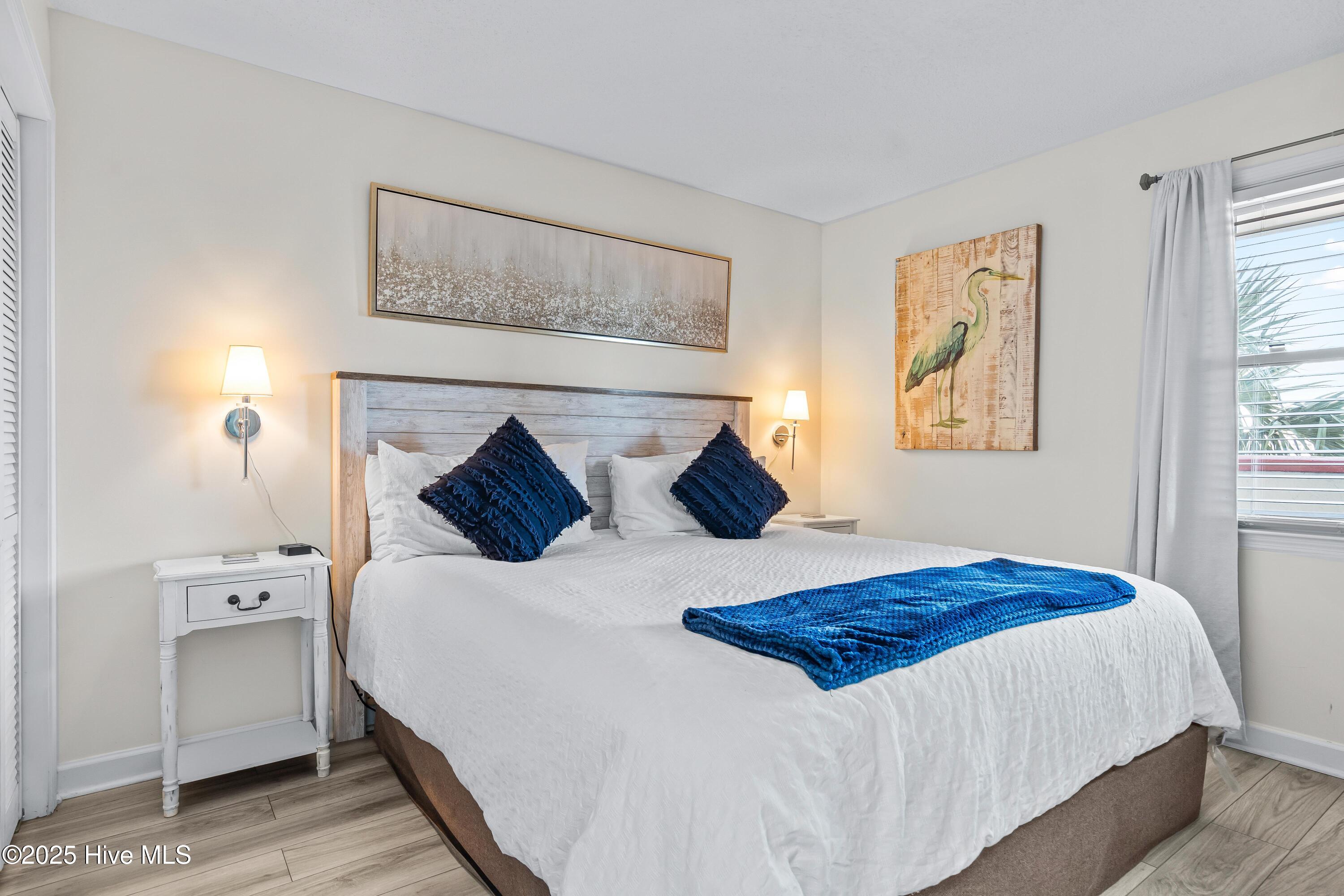 100543136 | Photo 19